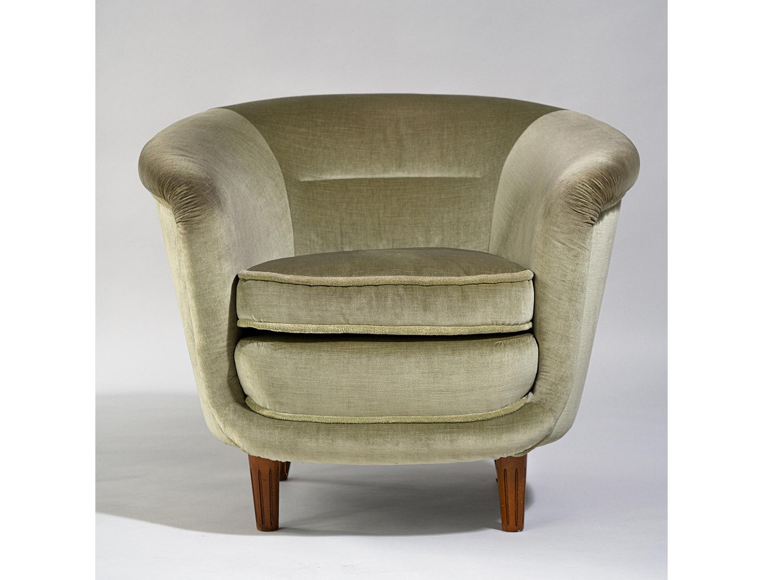 Mid-Century Modern Club Lounge Chairs from the 1930/40s with Original Mohair Fabric, Detailed Legs