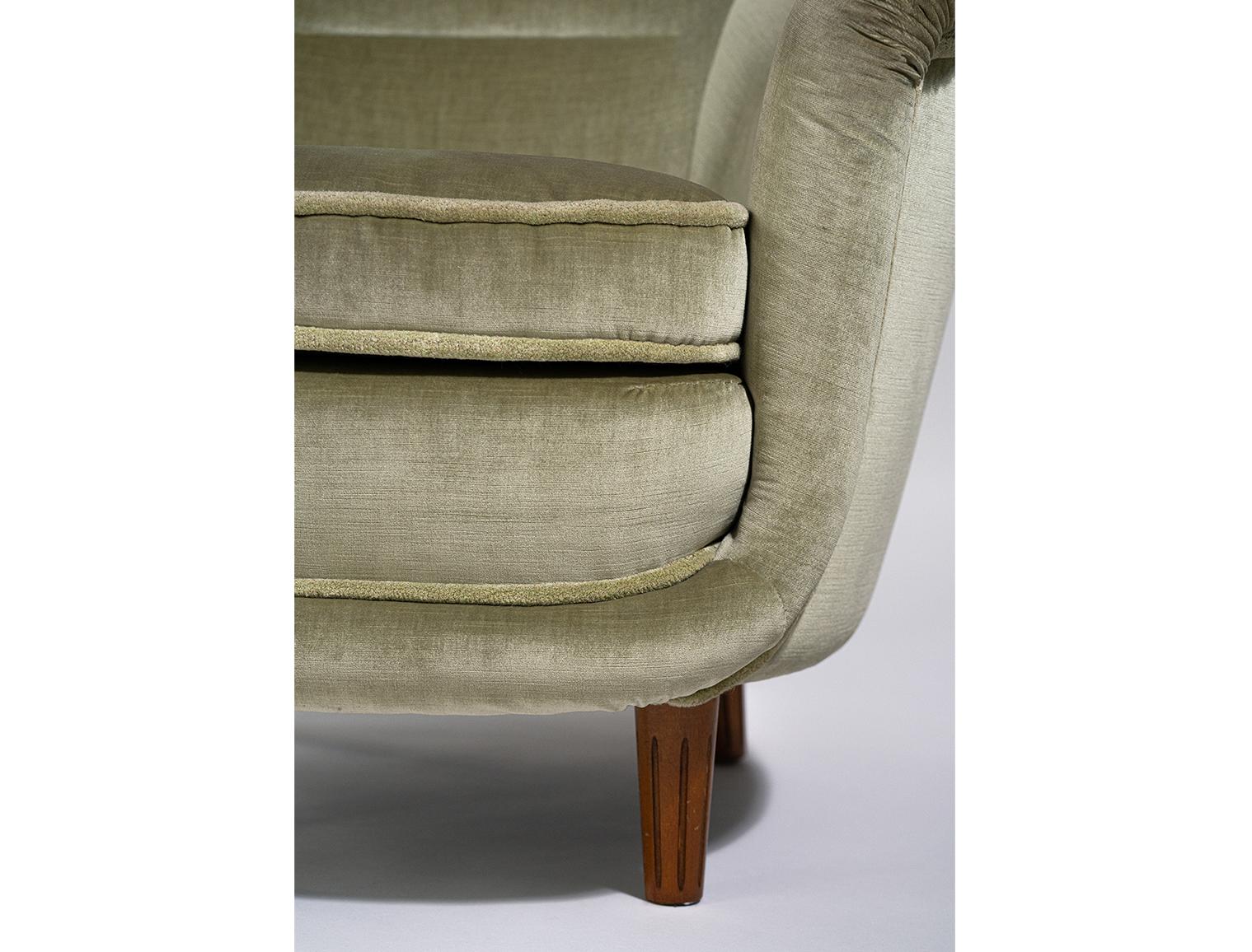 Mid-20th Century Club Lounge Chairs from the 1930/40s with Original Mohair Fabric, Detailed Legs
