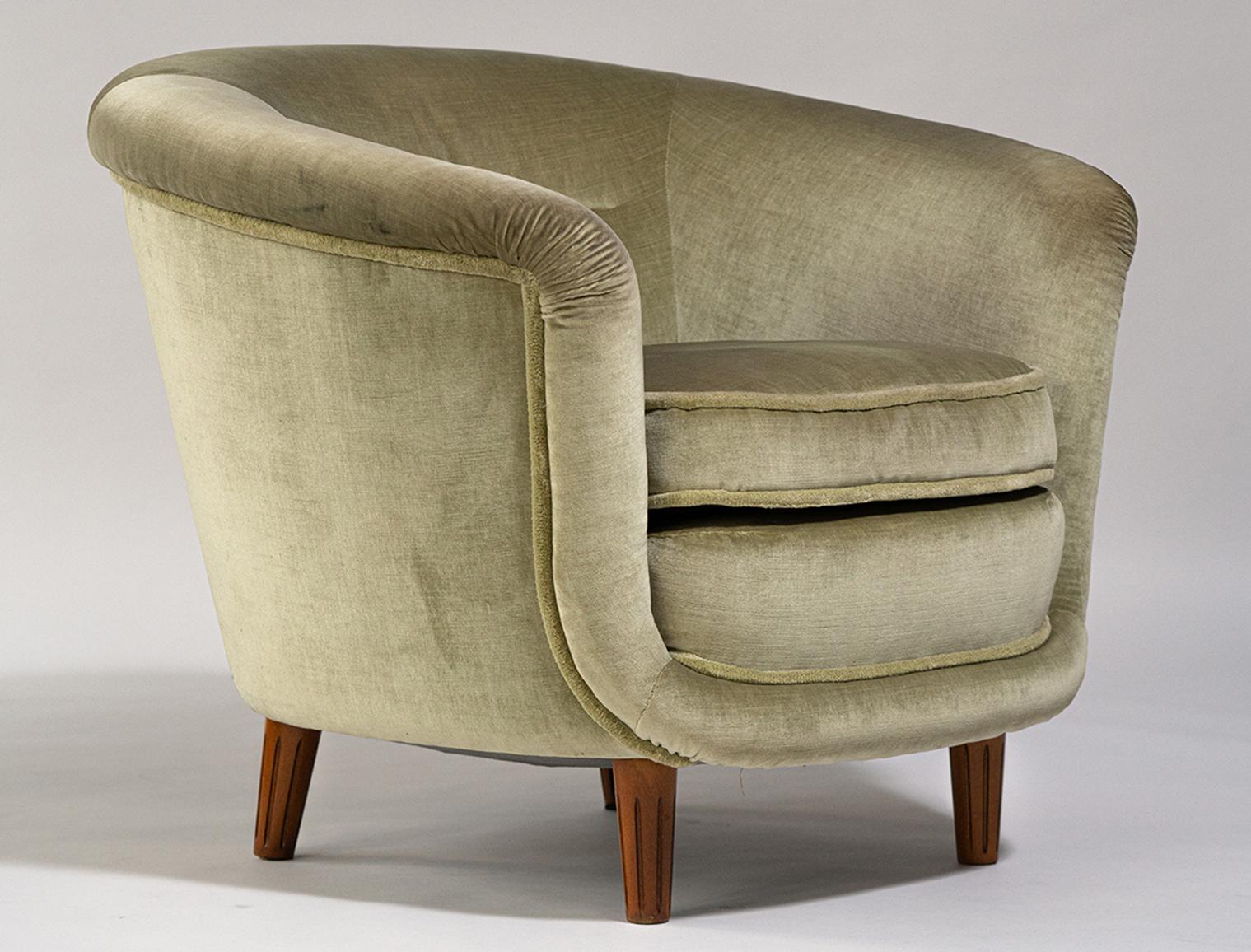Club Lounge Chairs from the 1930/40s with Original Mohair Fabric, Detailed Legs 1