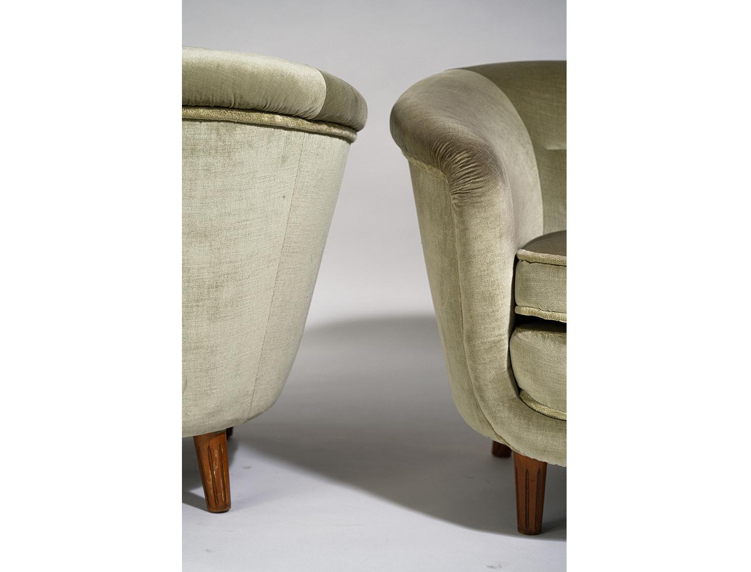 Club Lounge Chairs from the 1930/40s with Original Mohair Fabric, Detailed Legs 2