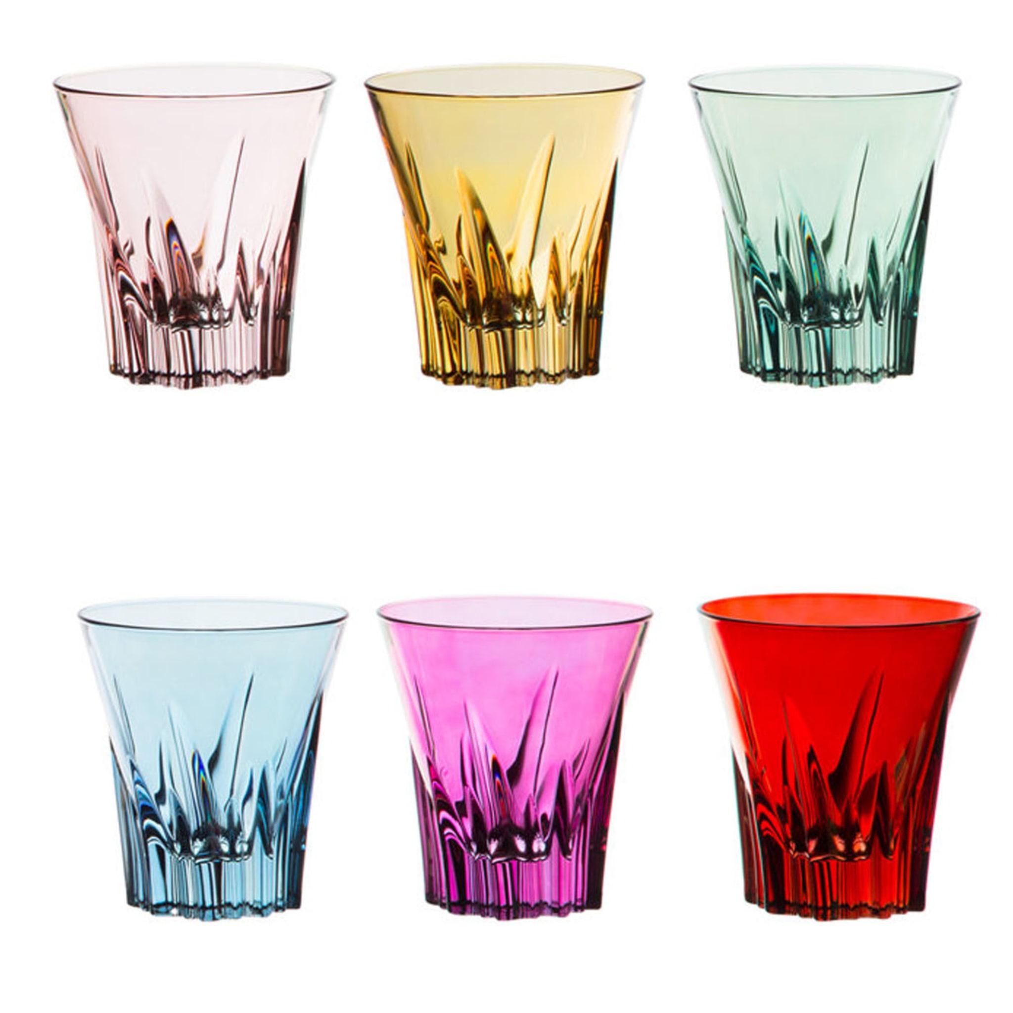 This elegant set is part of the Club Collection, distinctive for their vibrant colors and striking diagonal creases on the glass surface of its pieces, all hand-decorated. Each glass features an elegant texture and flared rim and a bold character