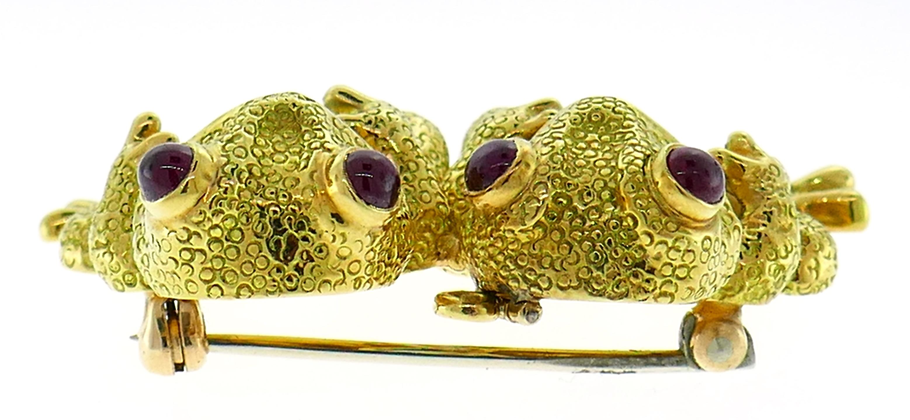 Clunn Yellow Gold Frog Pin Brooch Clip with Pearl and Ruby In Excellent Condition In Beverly Hills, CA