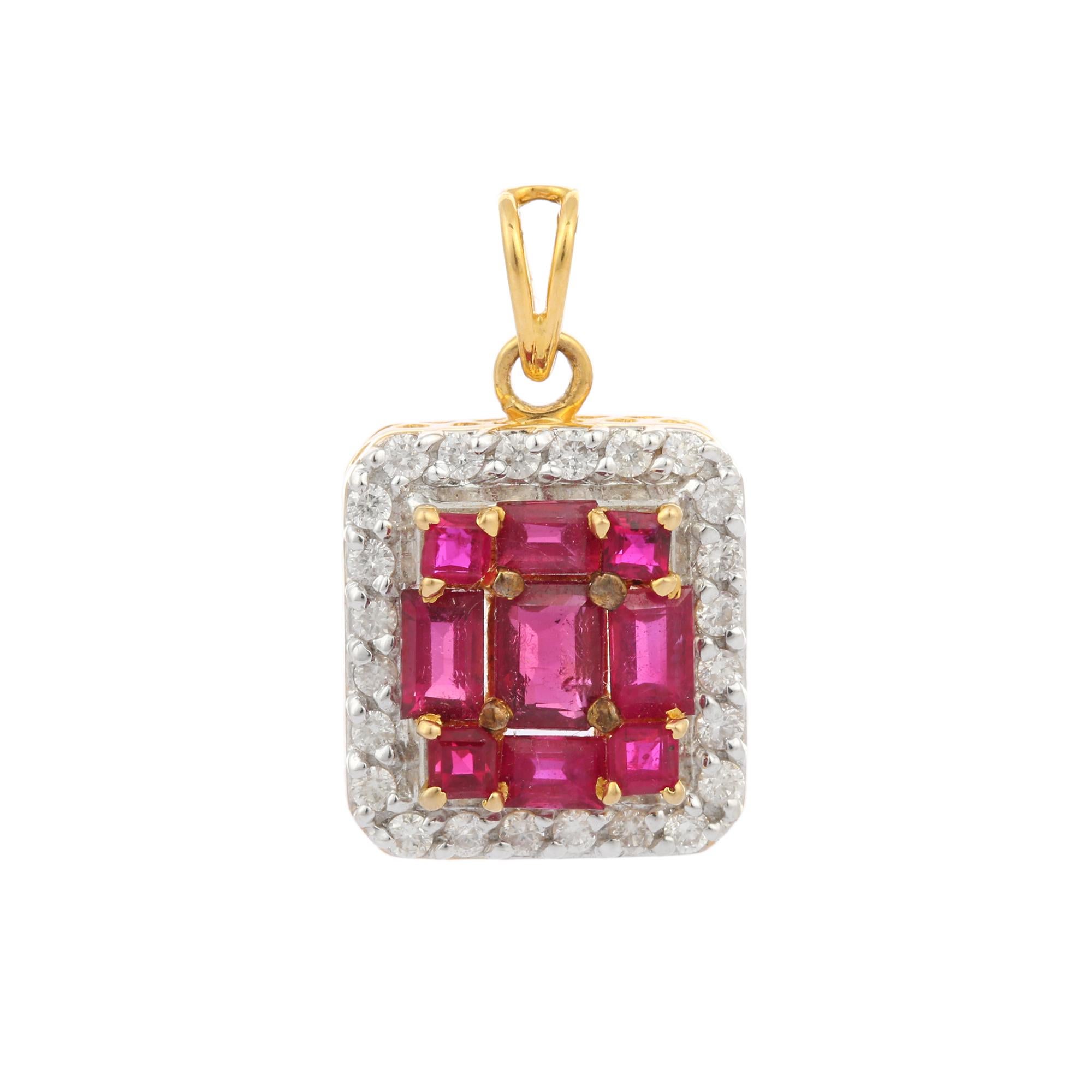 Pendentif en or 18 carats avec halo de rubis et de diamants. Elle est ornée d'un rubis taillé en octogone et en carré et de diamants en halo qui complètent votre look avec une touche décente. Les pendentifs sont portés ou offerts pour représenter