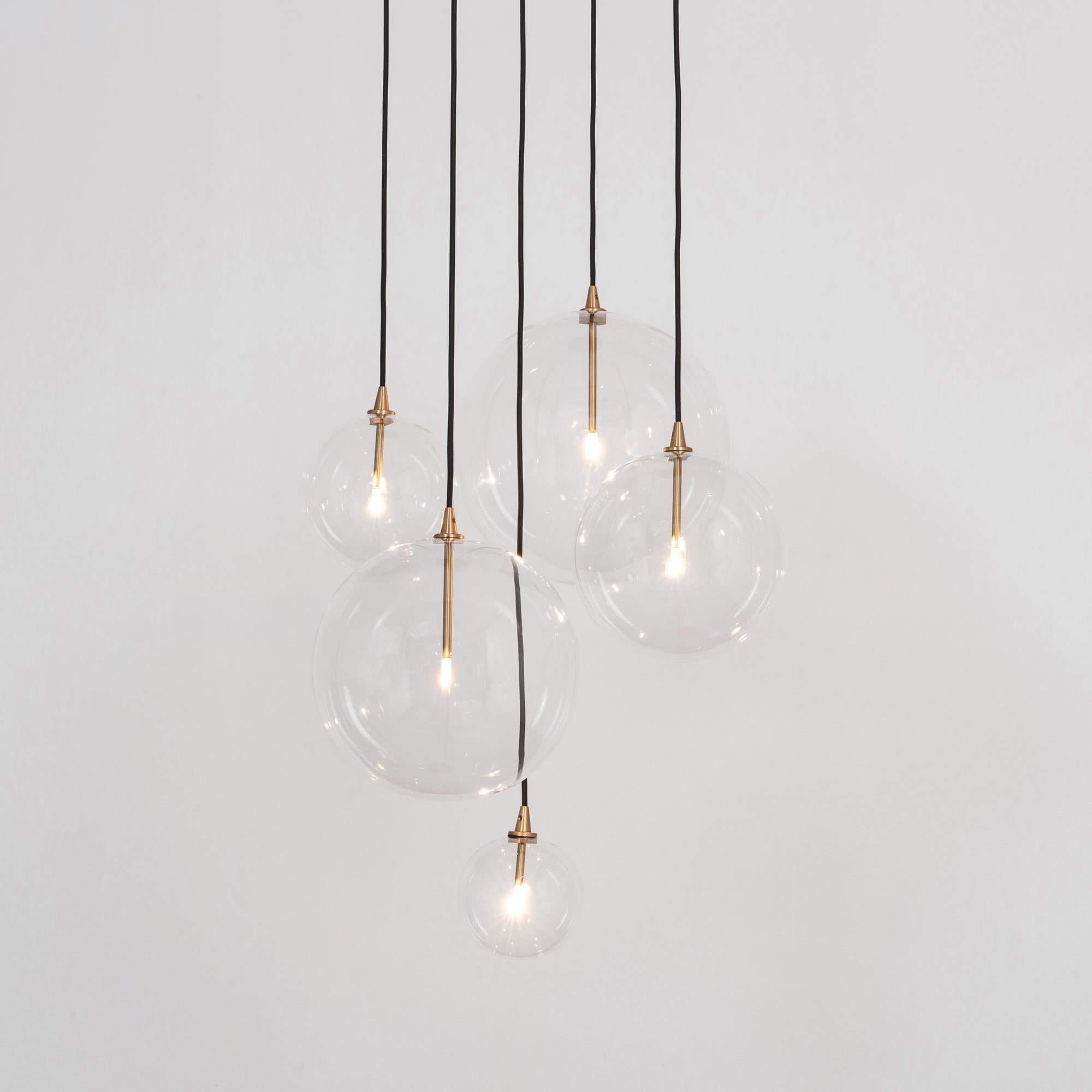 Cluster 5 Mix Chandelier in Solid Brass by Schwung In New Condition For Sale In Geneve, CH