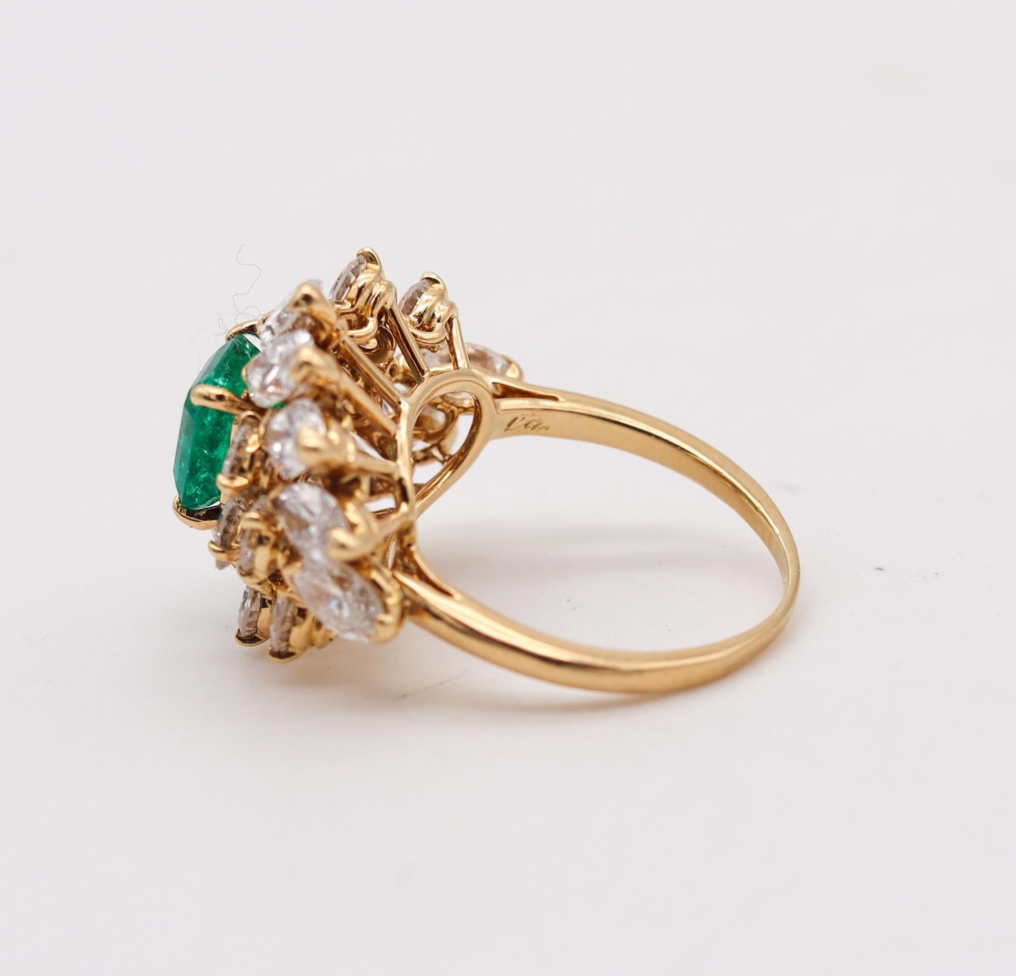 Women's Cluster Cocktail Ring in 18kt Yellow Gold 5.61ctw Colombian Emerald & Diamonds For Sale