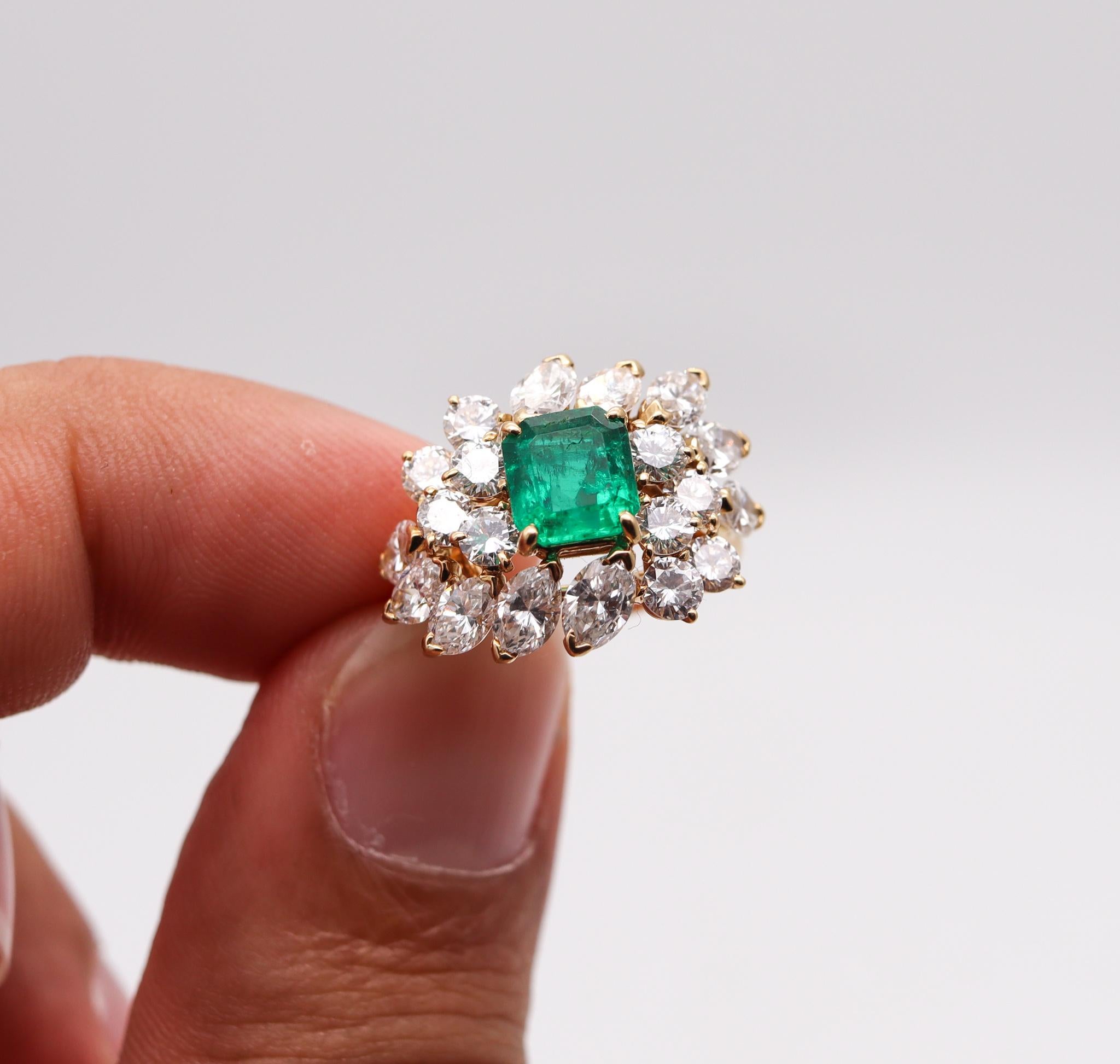 Cluster Cocktail Ring in 18kt Yellow Gold 5.61ctw Colombian Emerald & Diamonds For Sale 1