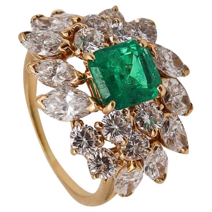 Cluster-Cocktail-Ring in 18Kt Gelbgold 5,61 Ctw kolumbianischen Smaragd & Diamanten im Angebot