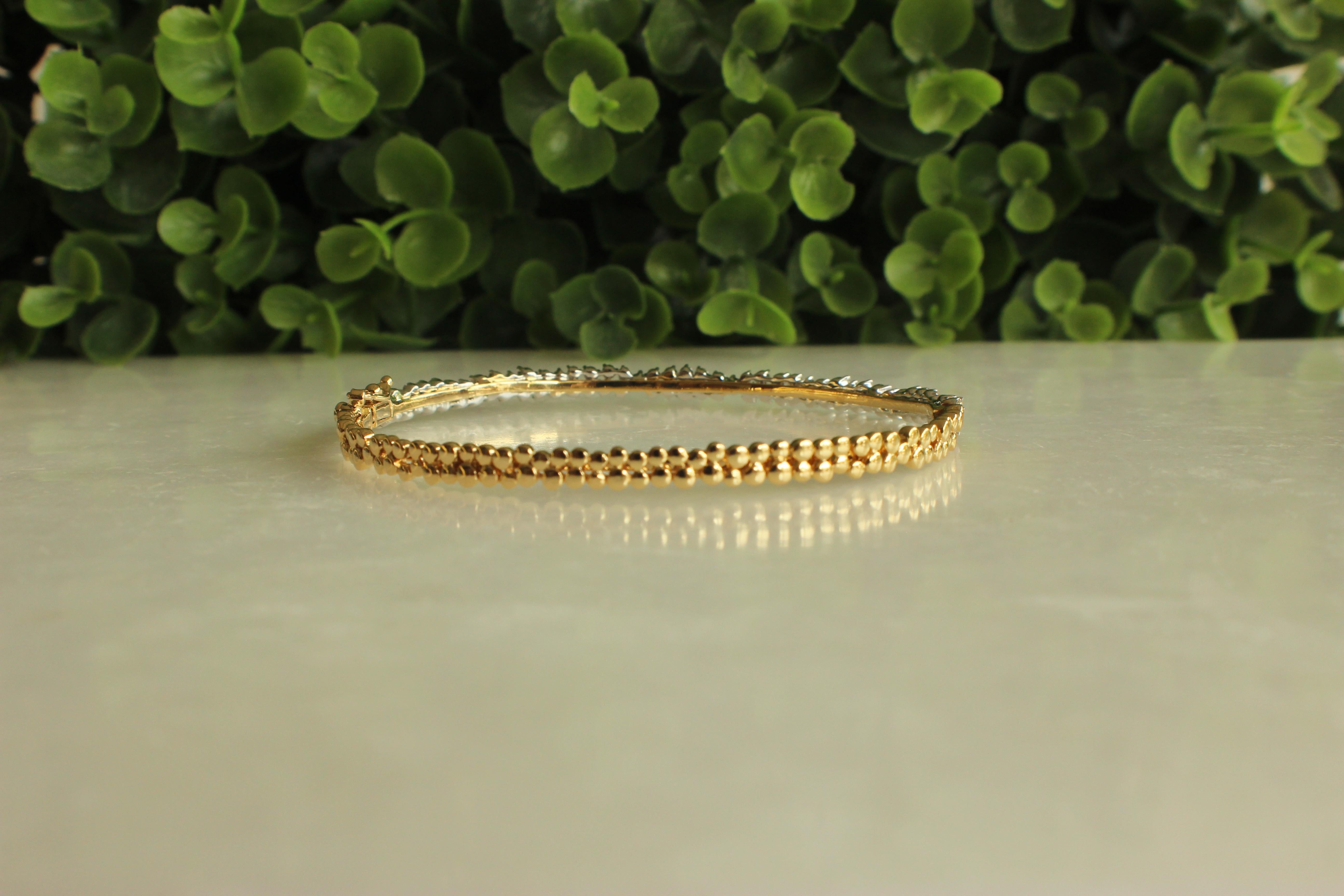 Women's Cluster Design Dual Tone Diamond Bracelet set in 18k Solid Gold For Sale