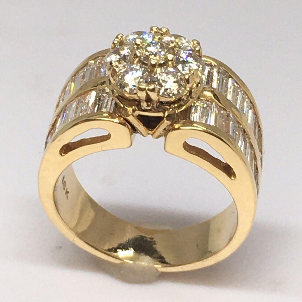 Cluster Design Natural Round Baggutte Diamond Ring 18K Yellow Gold Cocktail
9.9 Gram
Size 6.5
43 Diamonds, Approximately 2.5 Carat Diamond Total Wight with approximate color and clarity of G-H VS1 
10 mm on top
In good condition, no damage, see