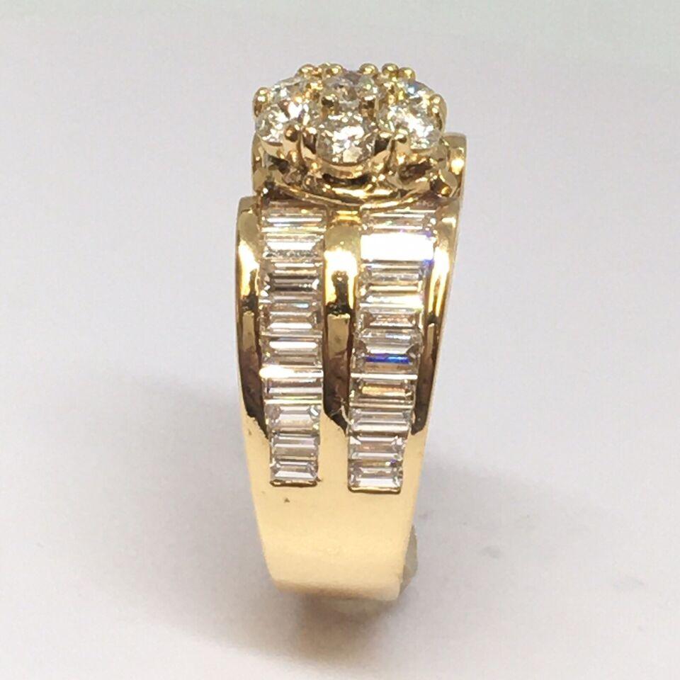 Modern Cluster Design Natural Round Baggutte Diamond Ring 18K Yellow Gold Cocktail For Sale