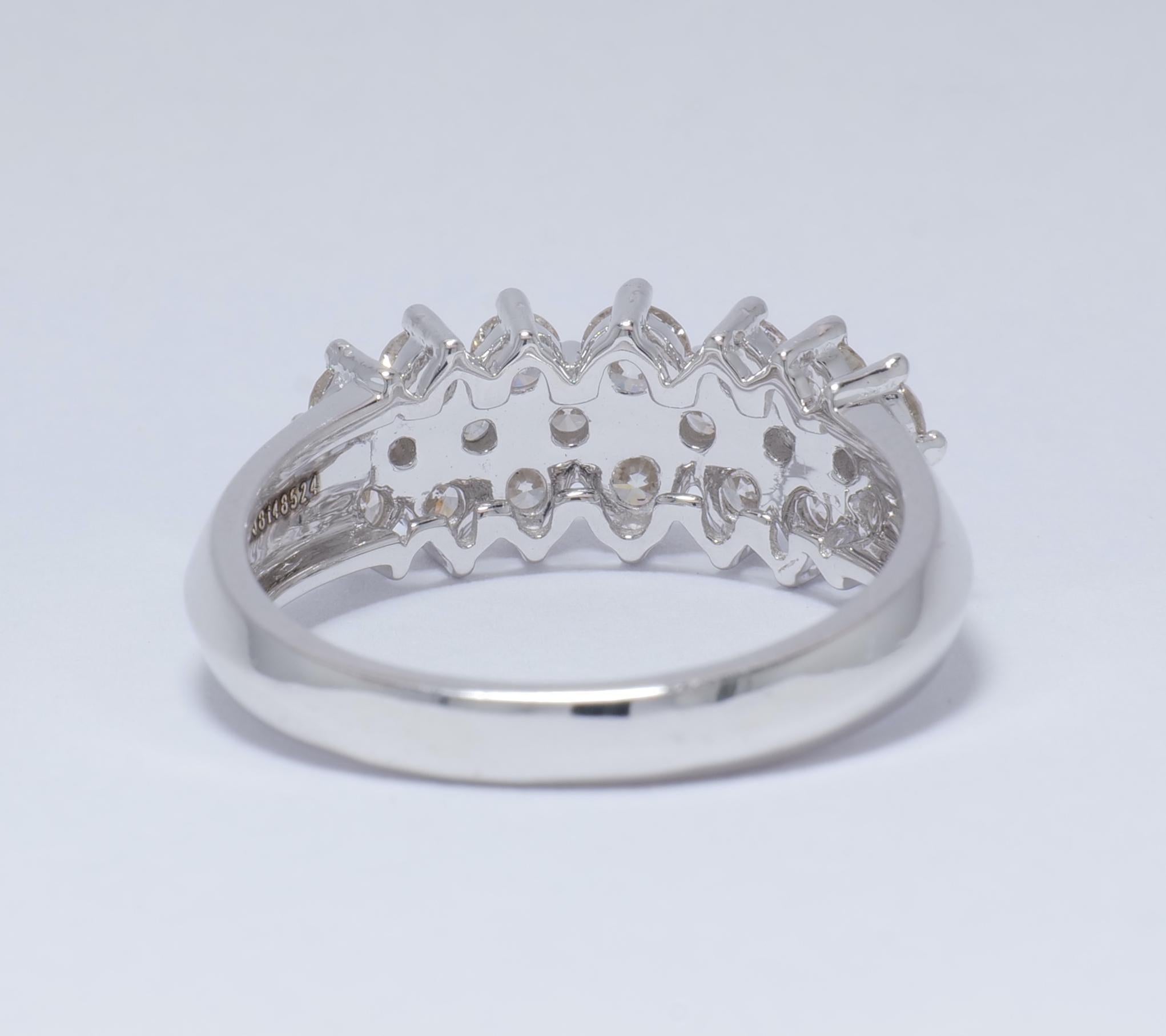 Cluster-Diamant-Ring aus 14K Massivgold (zertifiziert) Damen im Angebot