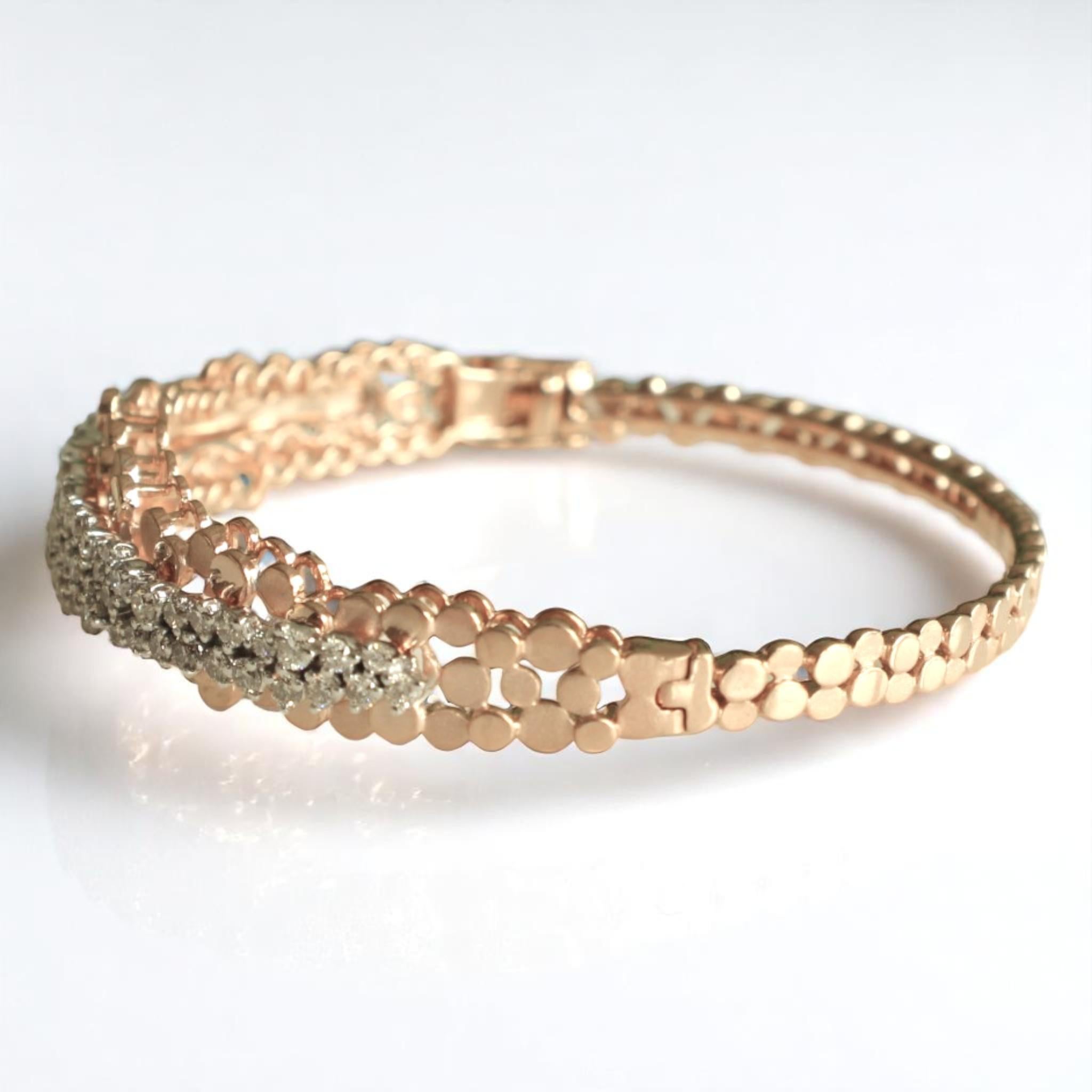 Cluster-Diamant-Armreif aus massivem 14-karätigem Gold (zertifiziert) (Rundschliff) im Angebot