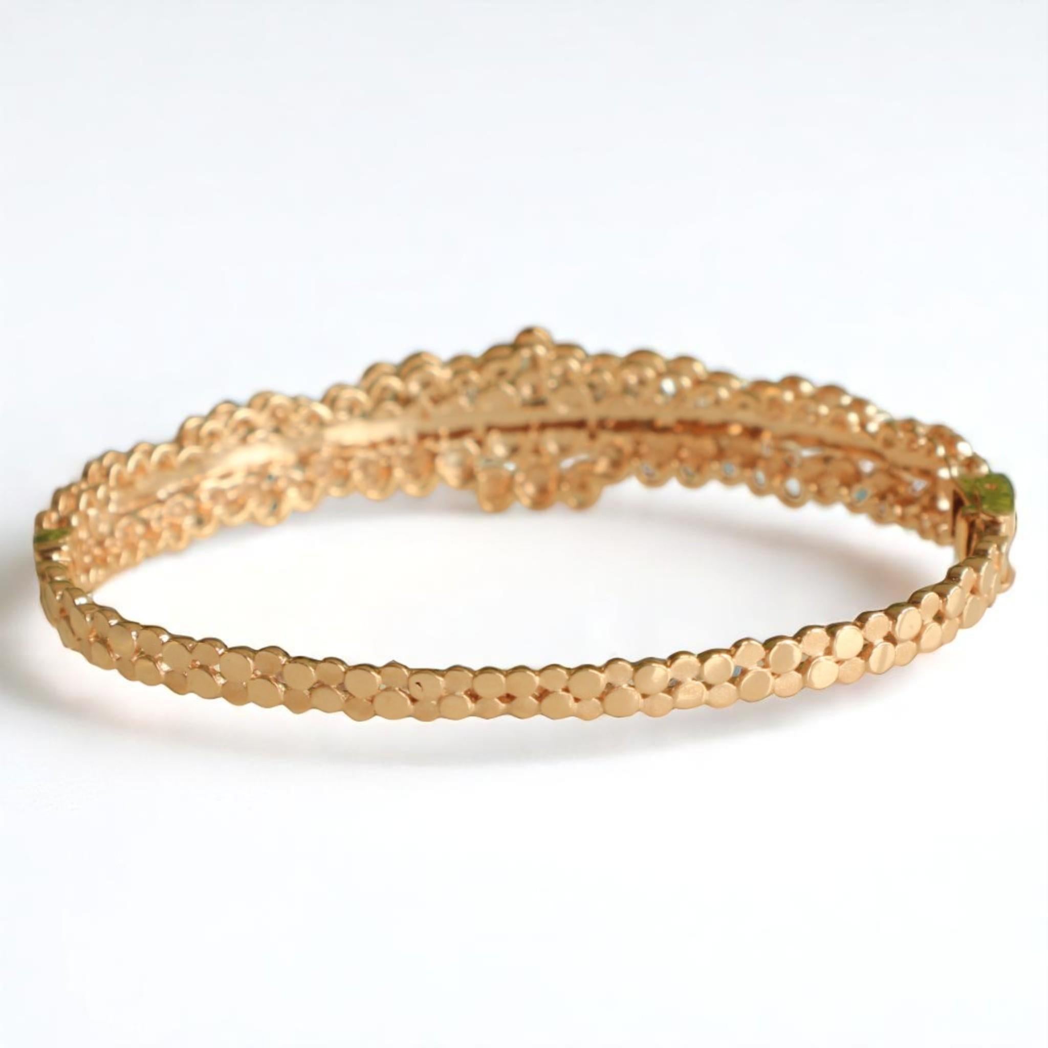 Cluster-Diamant-Armreif aus massivem 14-karätigem Gold (zertifiziert) im Zustand „Neu“ im Angebot in New Delhi, DL