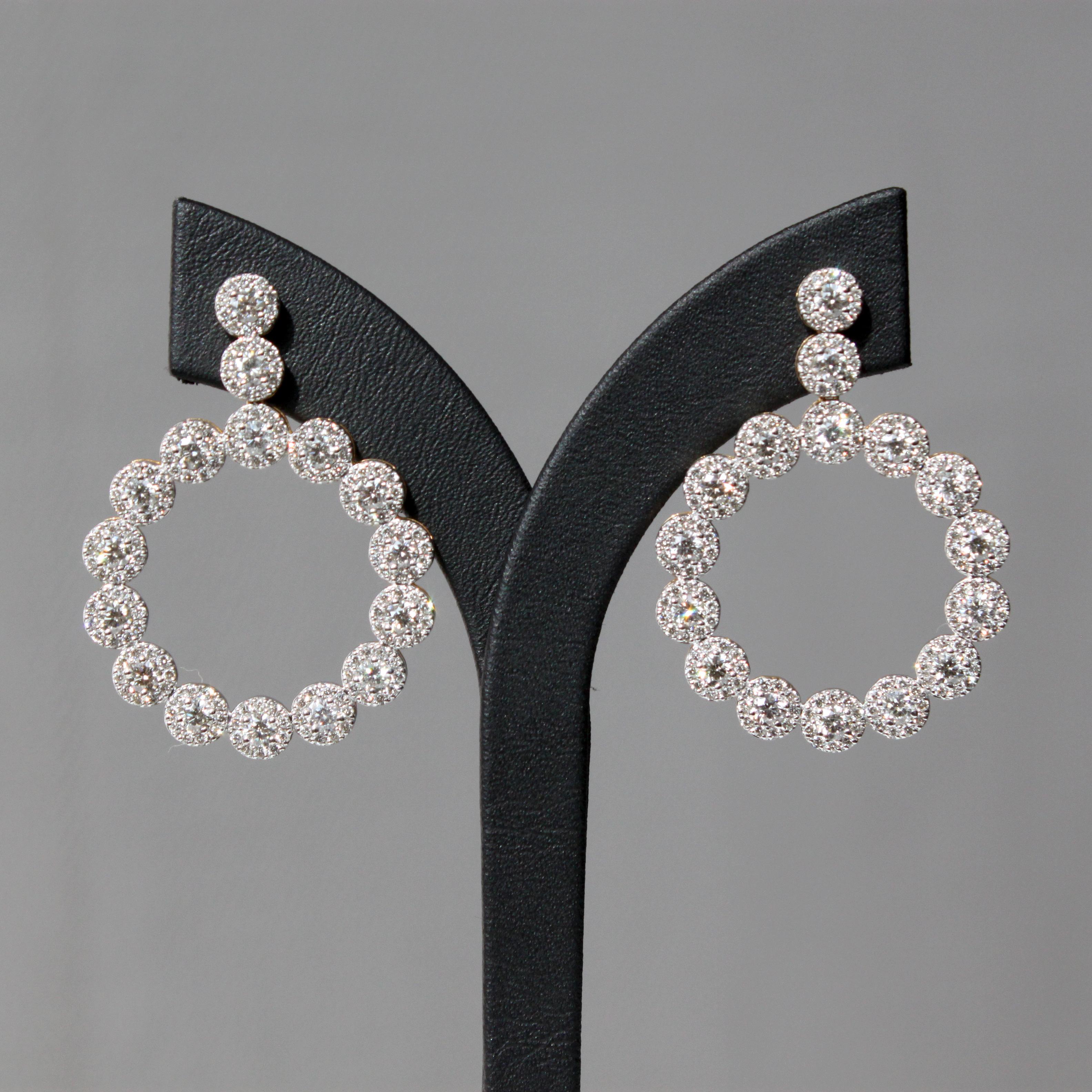 Cluster Diamond Earring in 14K gold - a dangling classic delight  In New Condition For Sale In Bangkok, TH
