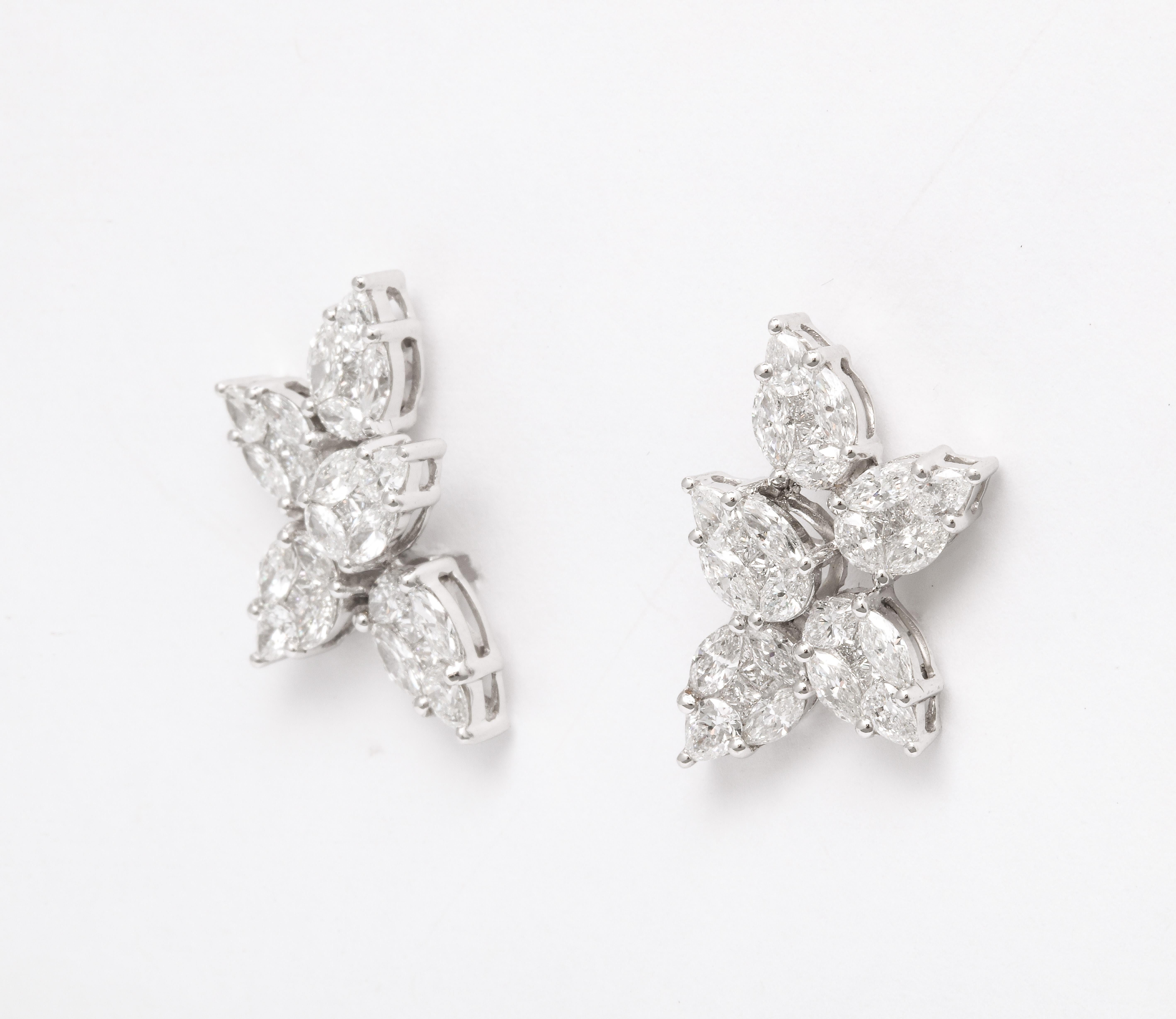 Boucles d'oreilles avec diamants en grappe  en vente 1