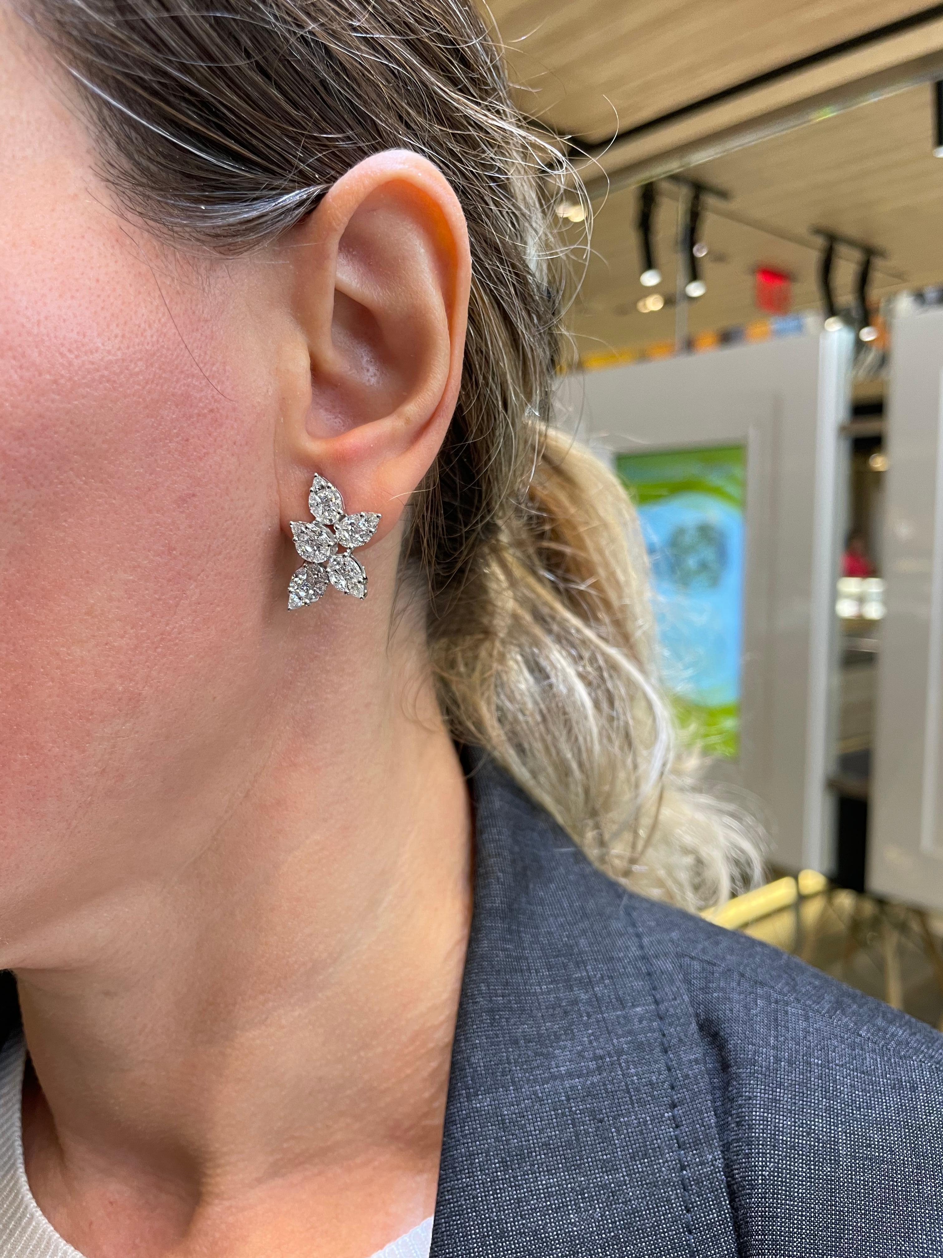 Boucles d'oreilles avec diamants en grappe  en vente 4