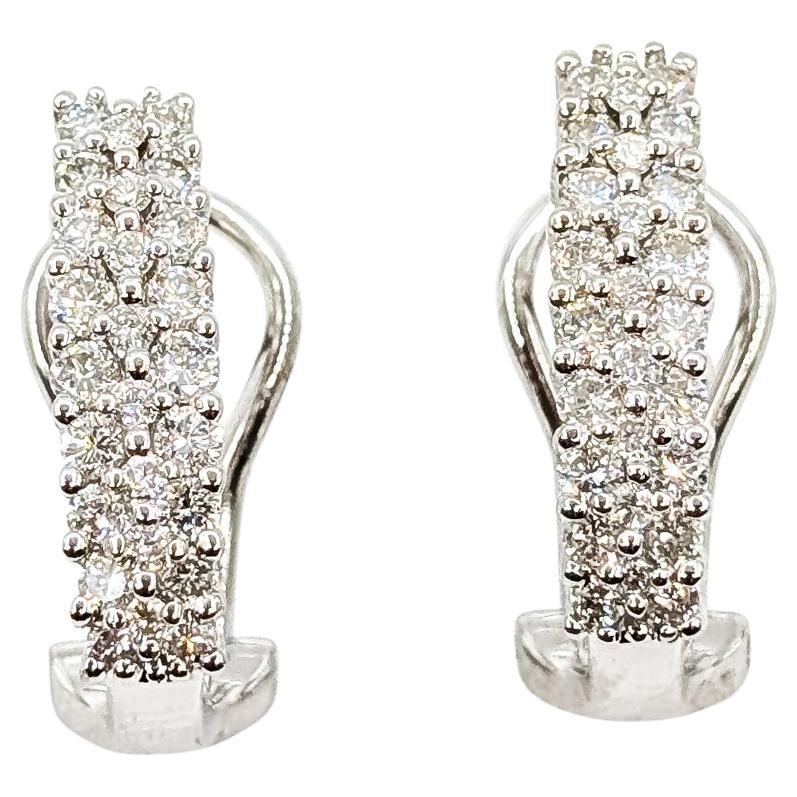 Orecchini a grappolo con diamanti in oro bianco 14k in vendita