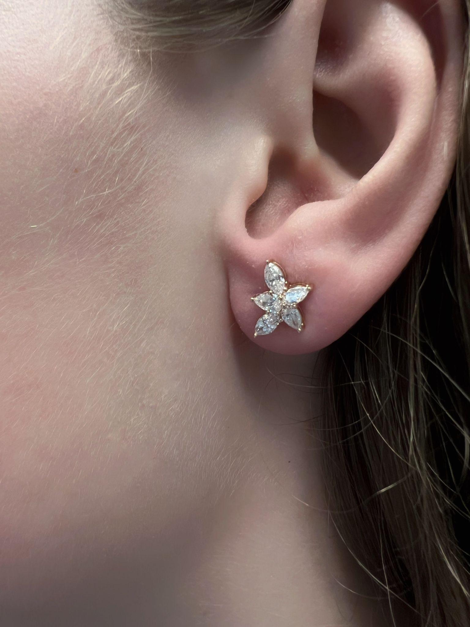 Cluster Diamond Earrings in 18K Rose Gold  In New Condition For Sale In New York, NY