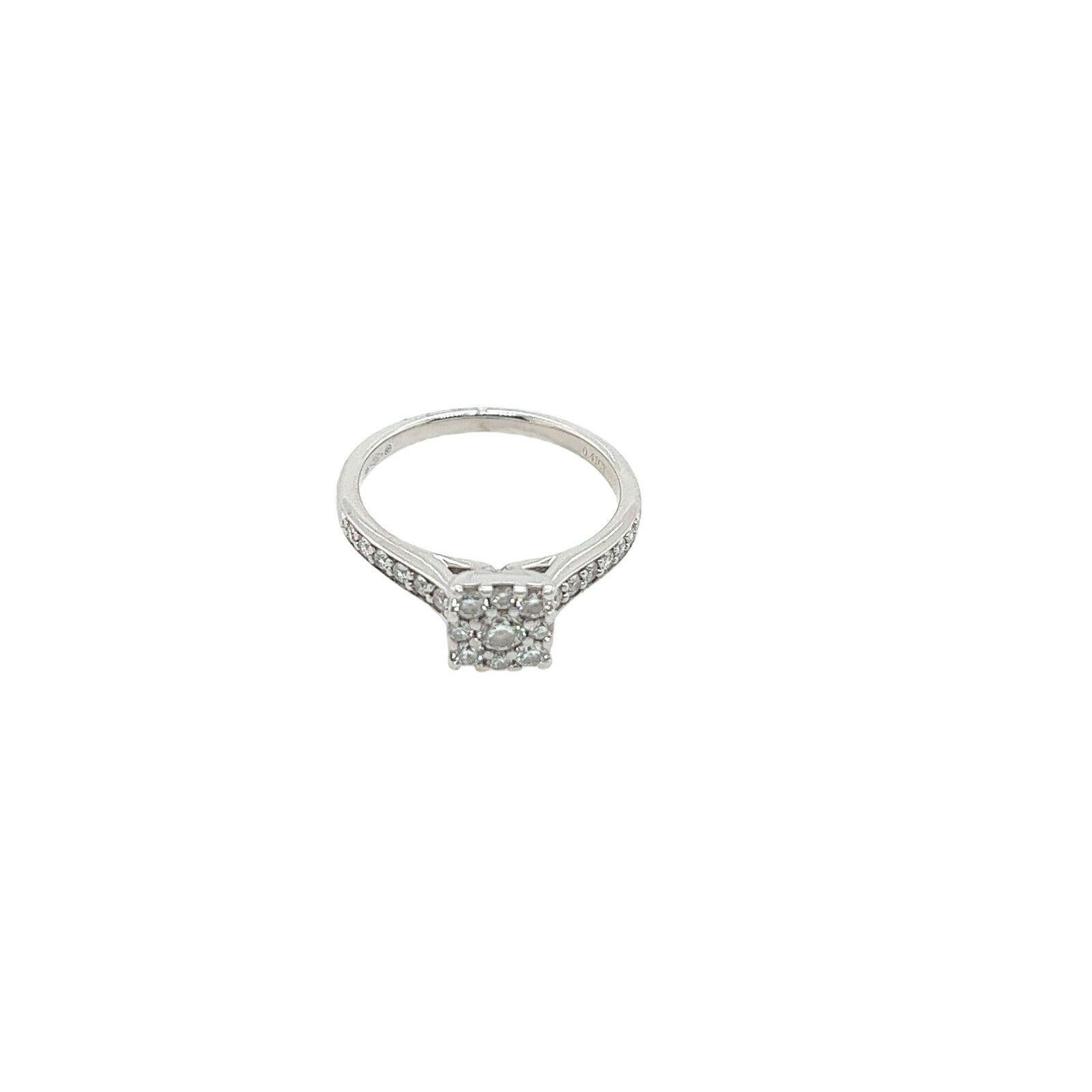 Bague de fiançailles en or blanc 9 carats sertie de diamants en grappe de 0,41 carat