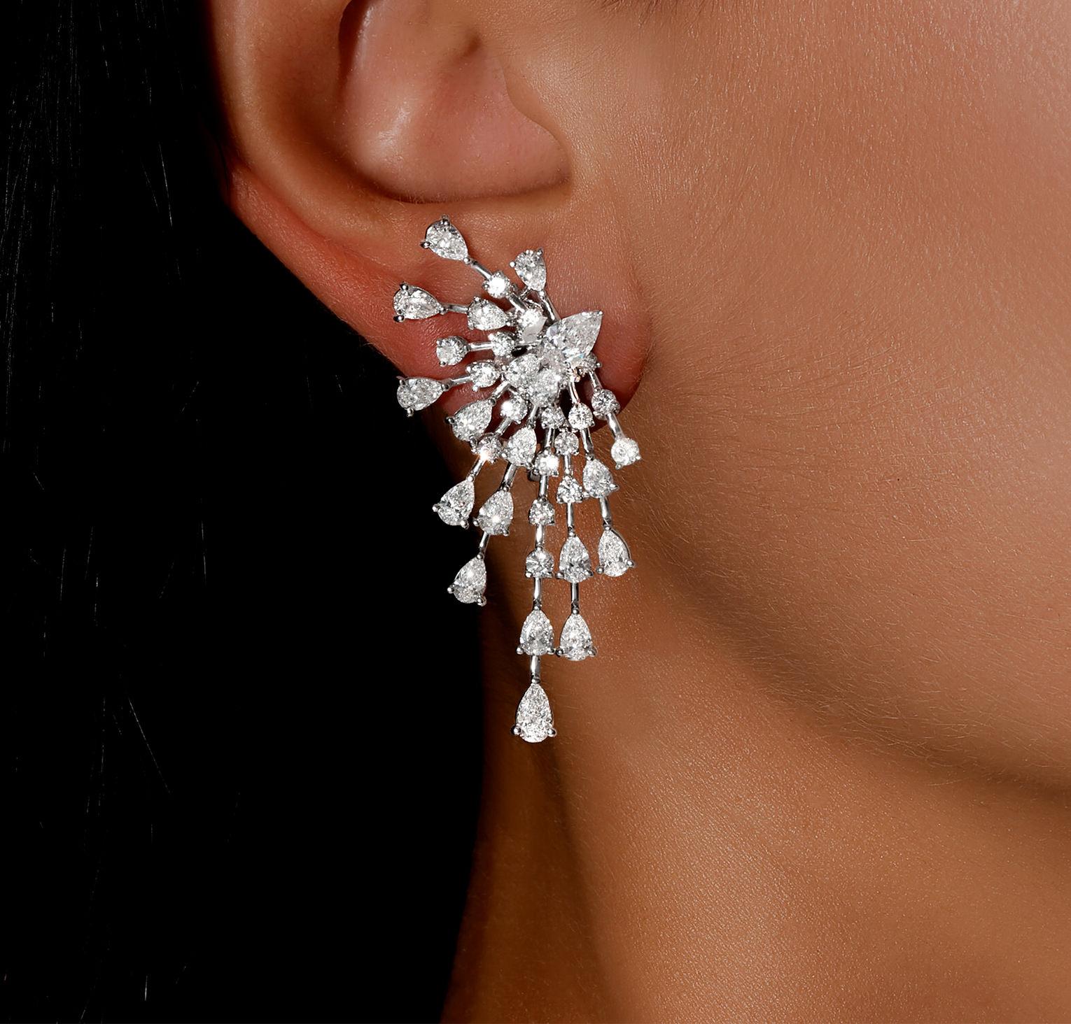 Contemporain Boucles d'oreilles éventail de diamants de 6,2 carats au total en or blanc 18 carats en vente