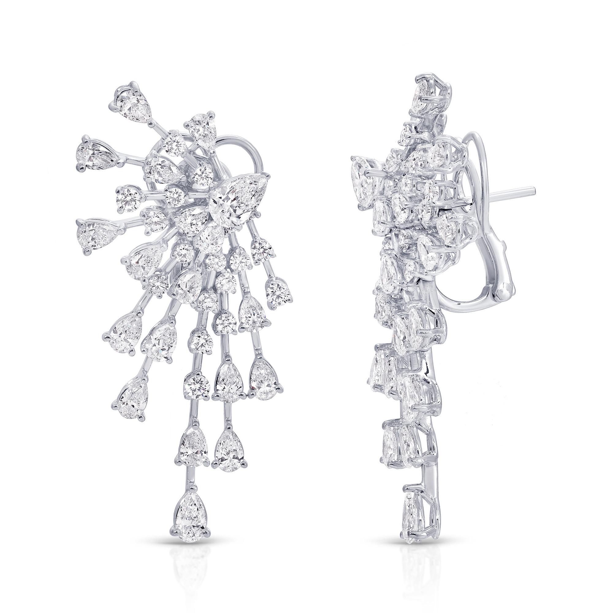 Taille poire Boucles d'oreilles éventail de diamants de 6,2 carats au total en or blanc 18 carats en vente
