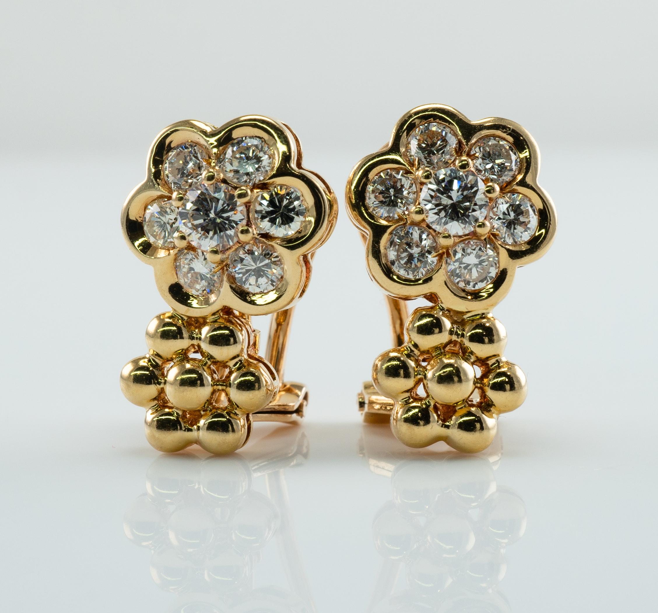 Cluster Diamond Flower Earrings 18K Gold 1.32 TDW Convertible Pierced and Clips In Good Condition For Sale In East Brunswick, NJ