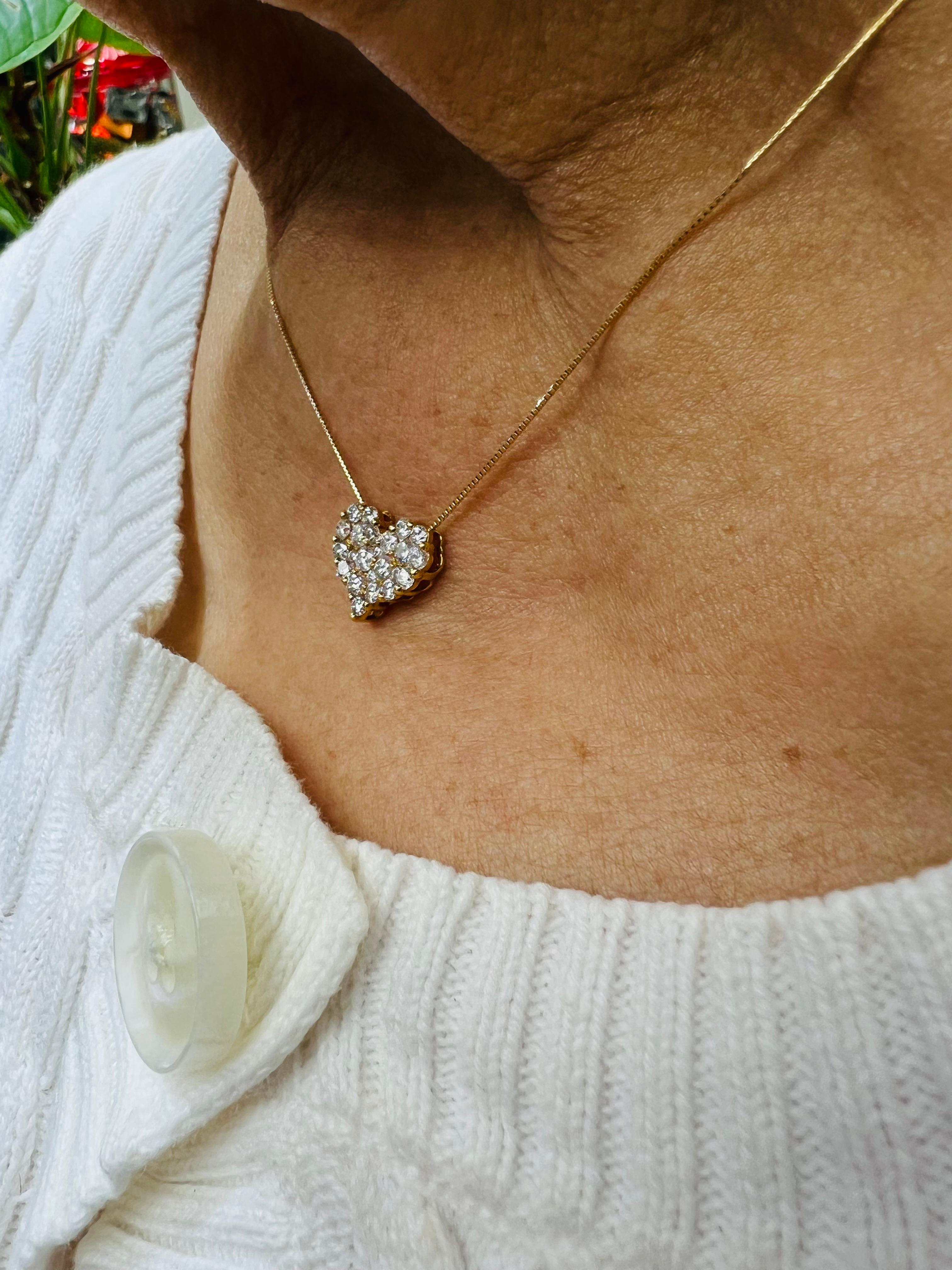 Contemporary Cluster Diamond Heart 18k Yellow Gold Pendant Necklace For Sale