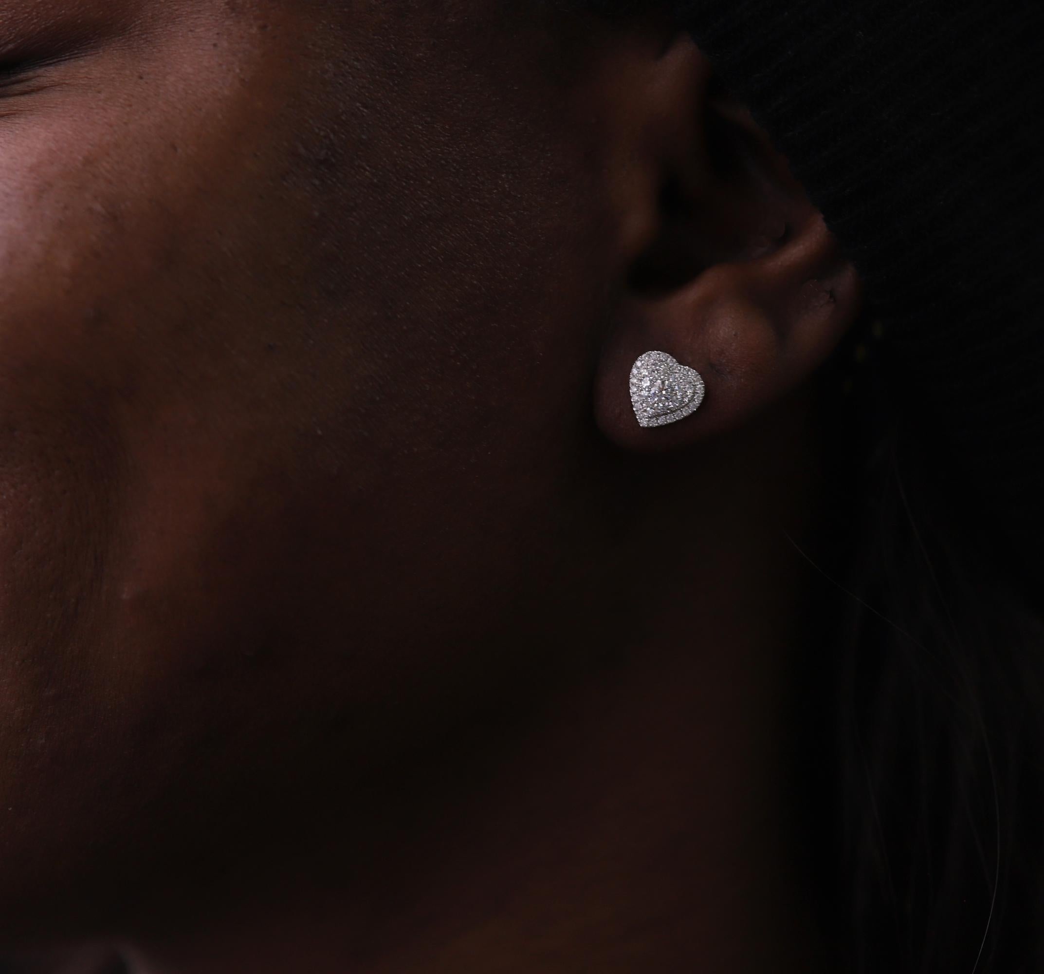 Cluster Diamant-Herz-Ohrringe 18 Karat Weißgold Herz-Ohrstecker im Zustand „Neu“ im Angebot in Brooklyn, NY