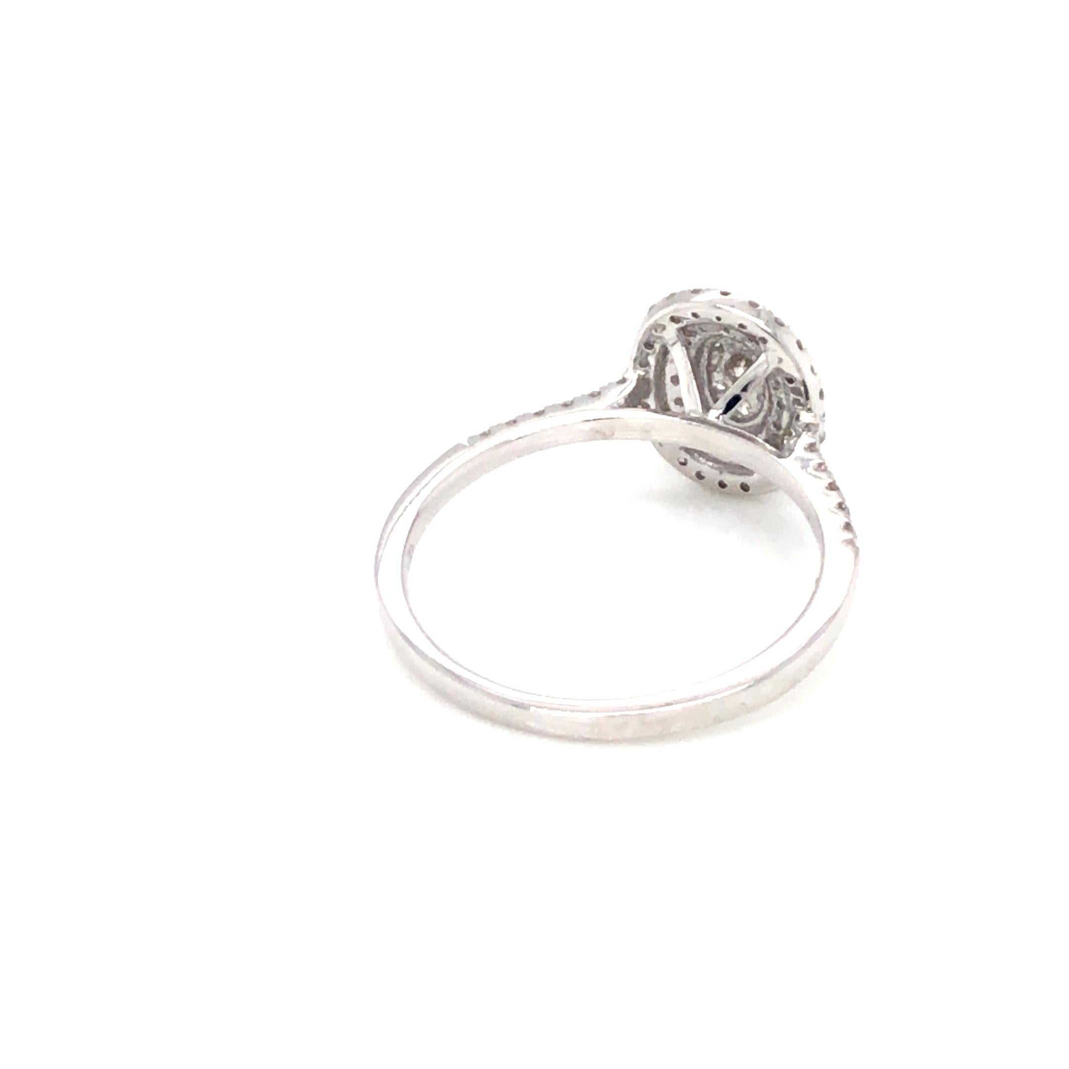 Cluster Diamond Ring 14K White Gold In New Condition For Sale In Dallas, TX