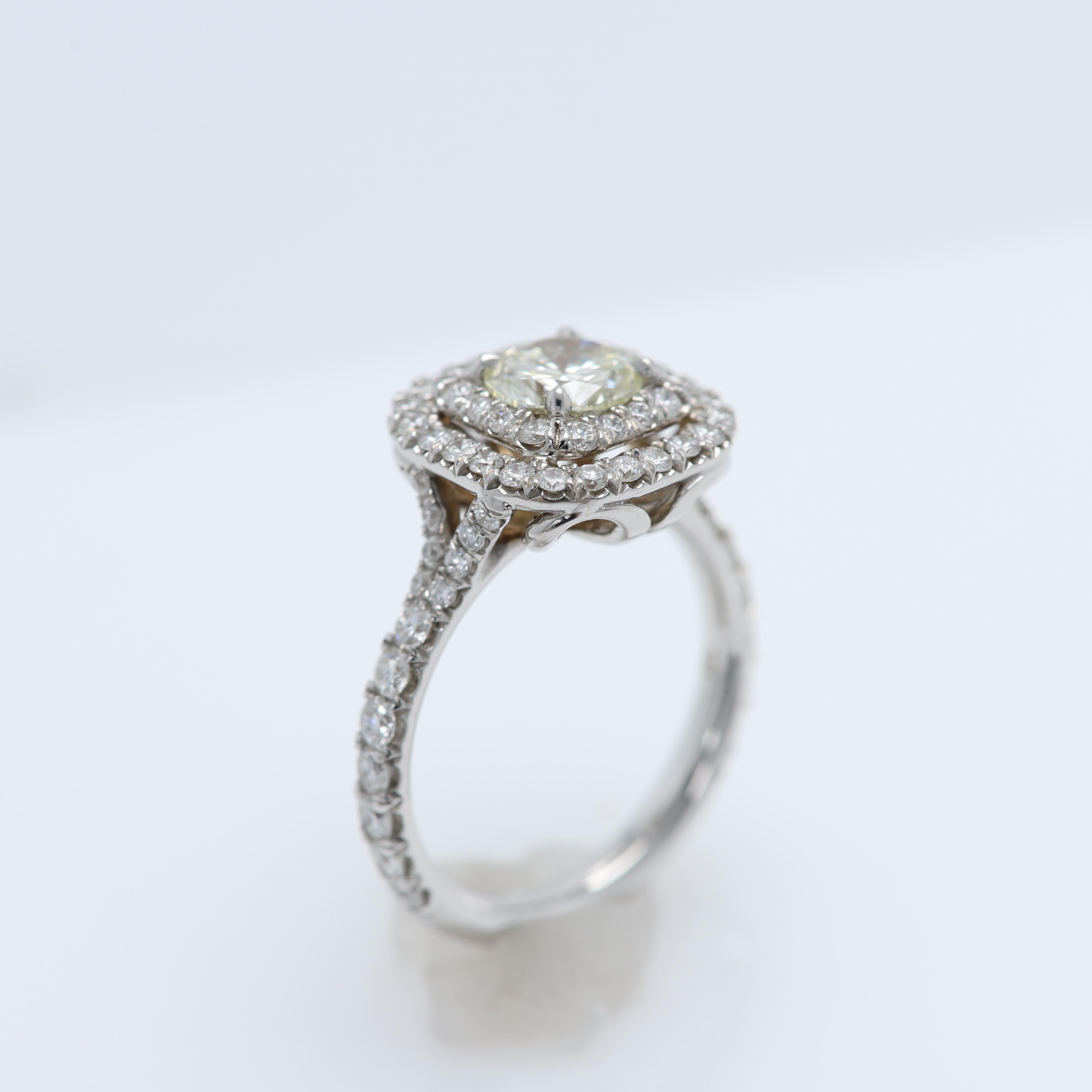 Cluster Diamond Ring 18 Karat White Gold Center Diamond 1.01 Carat For Sale 5