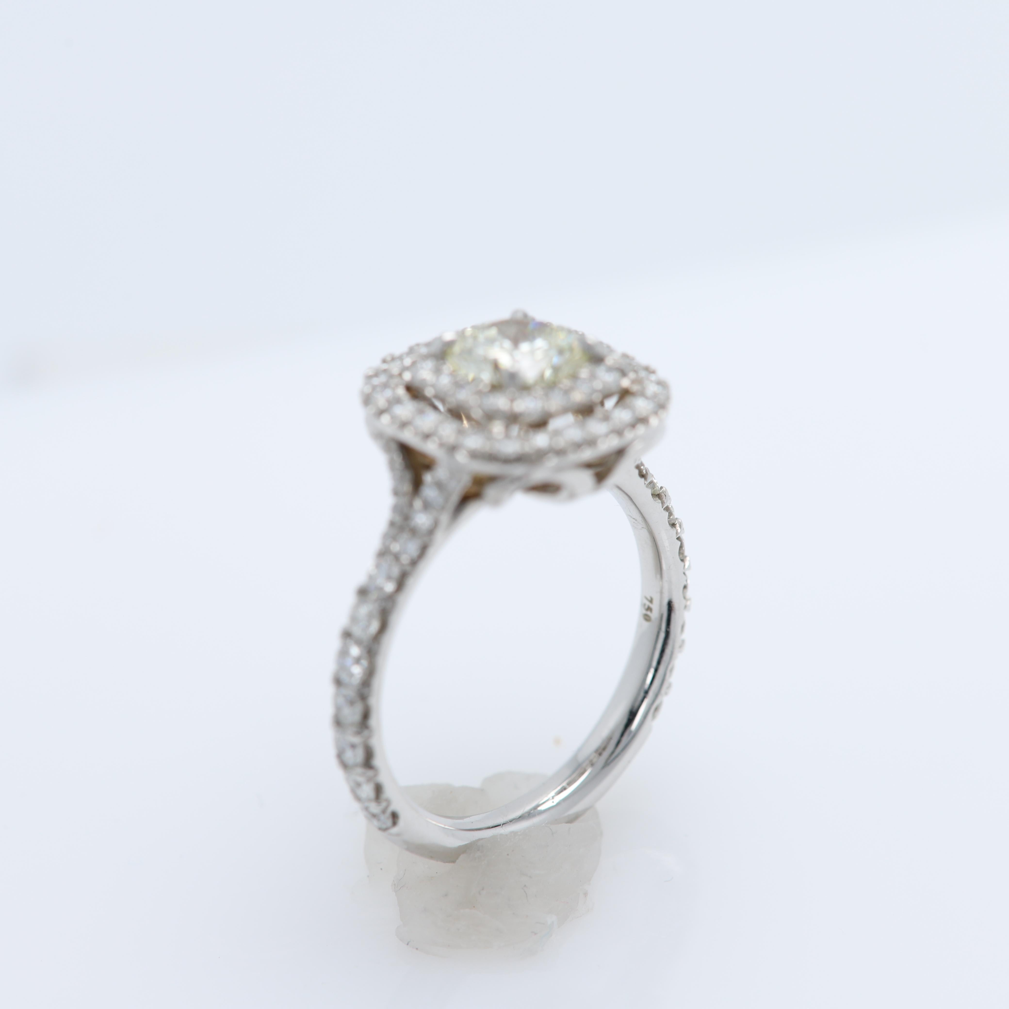Cluster Diamond Ring 18 Karat White Gold Center Diamond 1.01 Carat For Sale 6