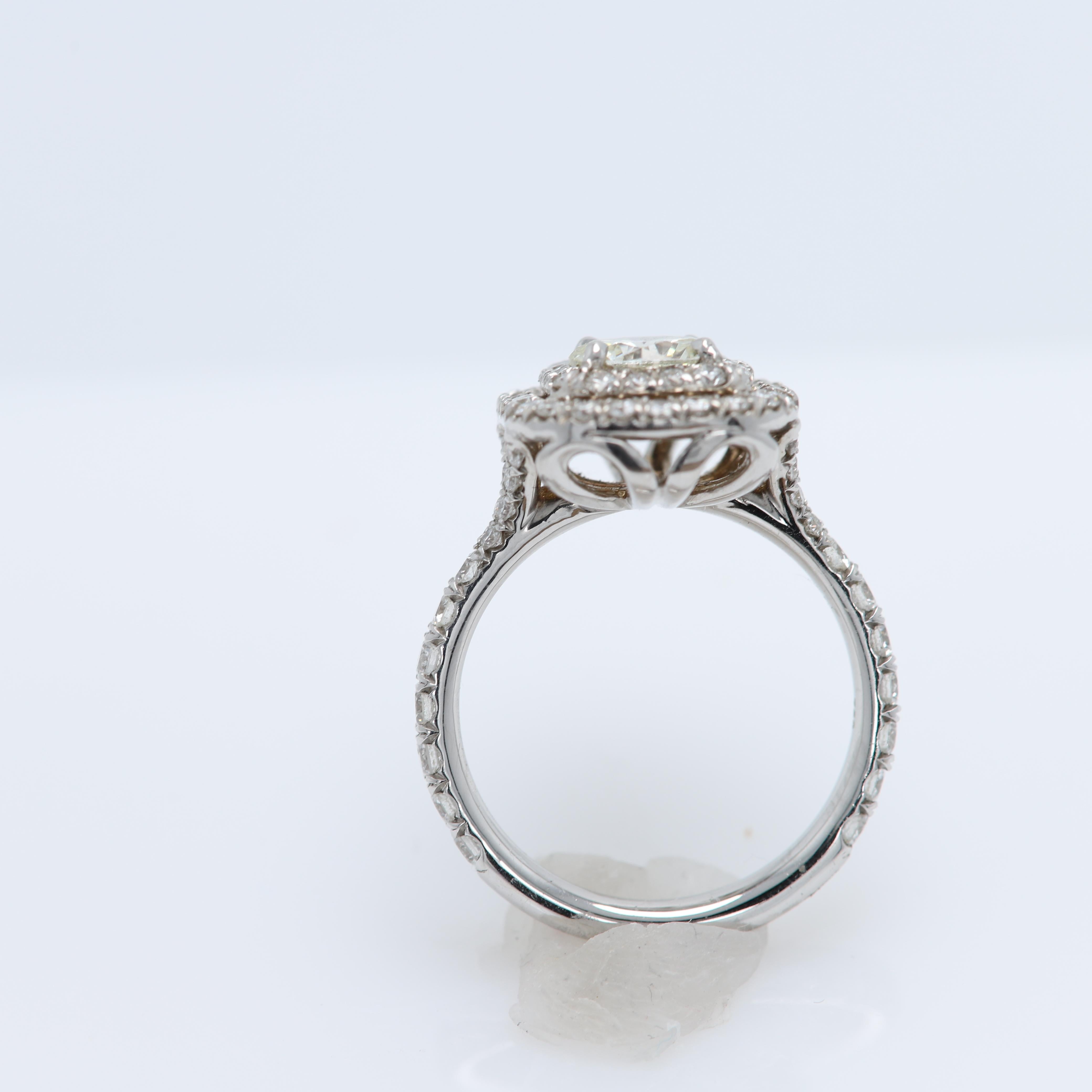 Cluster Diamond Ring 18 Karat White Gold Center Diamond 1.01 Carat For Sale 7