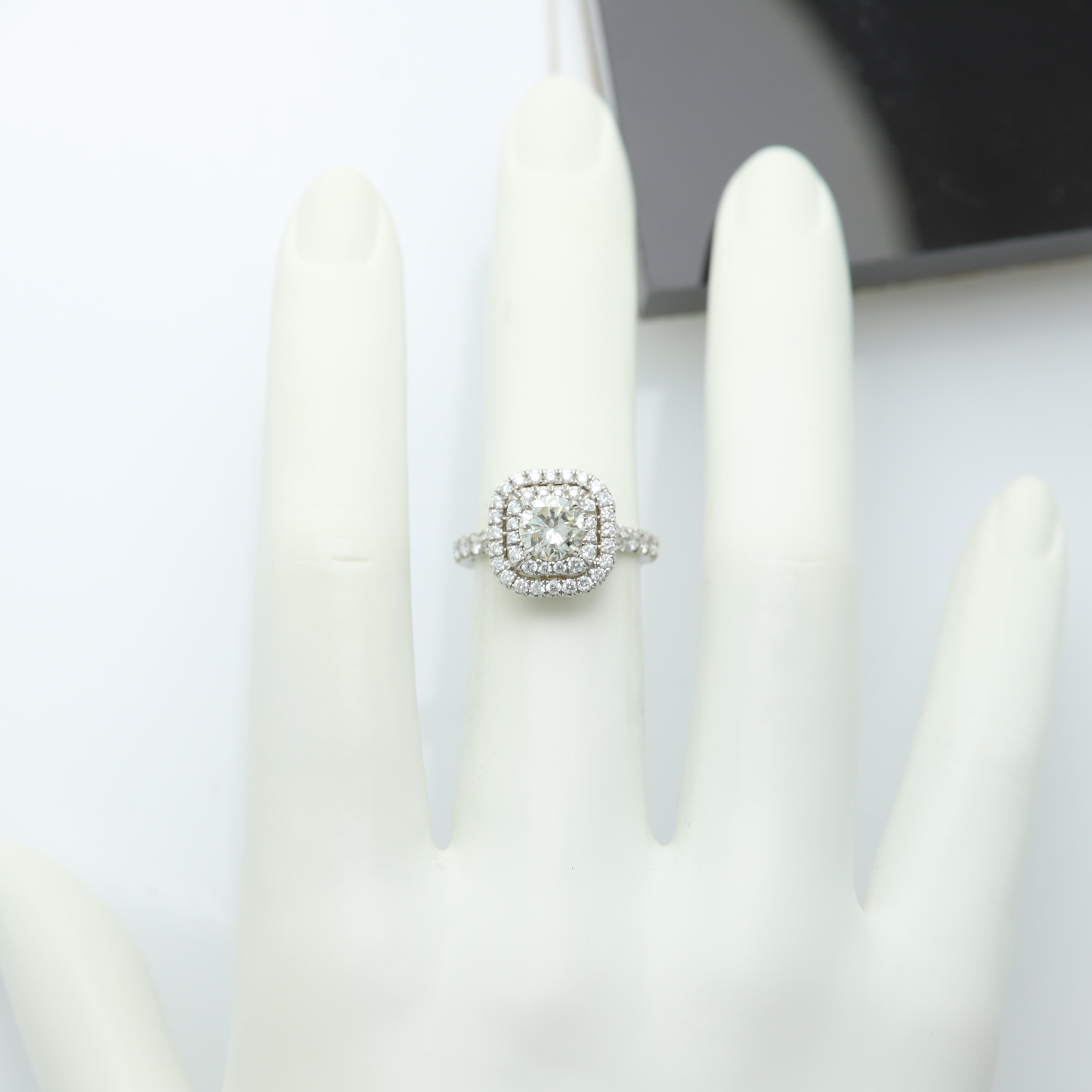 Cluster Diamond Ring 18 Karat White Gold Center Diamond 1.01 Carat In New Condition For Sale In Brooklyn, NY