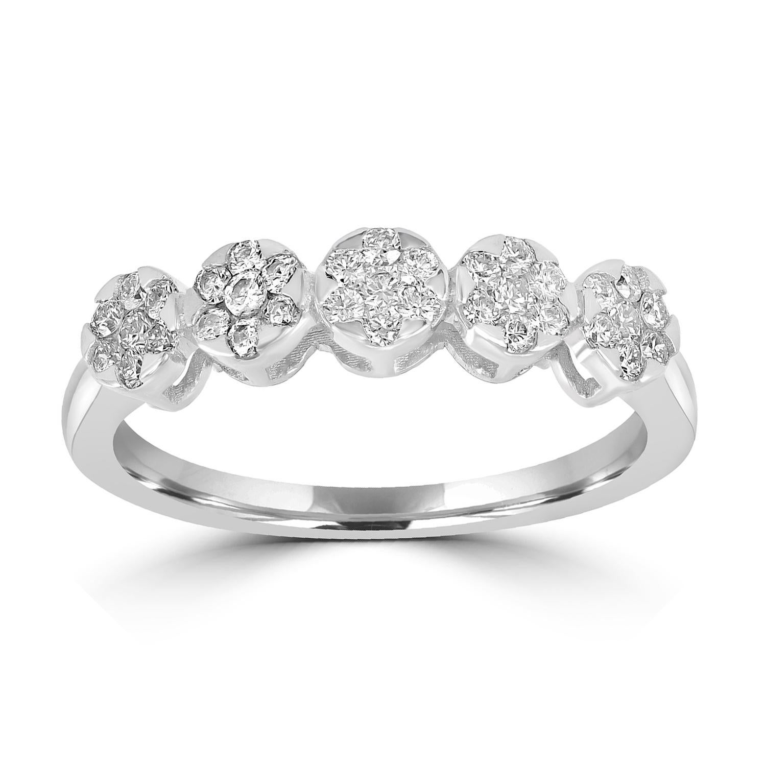 Art Deco Cluster Diamond Solitaire Band Ring Made In 18kt White Gold For Sale