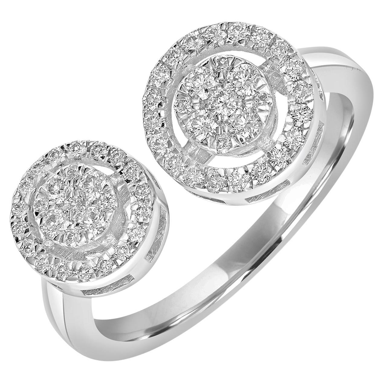 Anillo solitario de diamantes en racimo entre los dedos de oro blanco de 18 quilates en venta