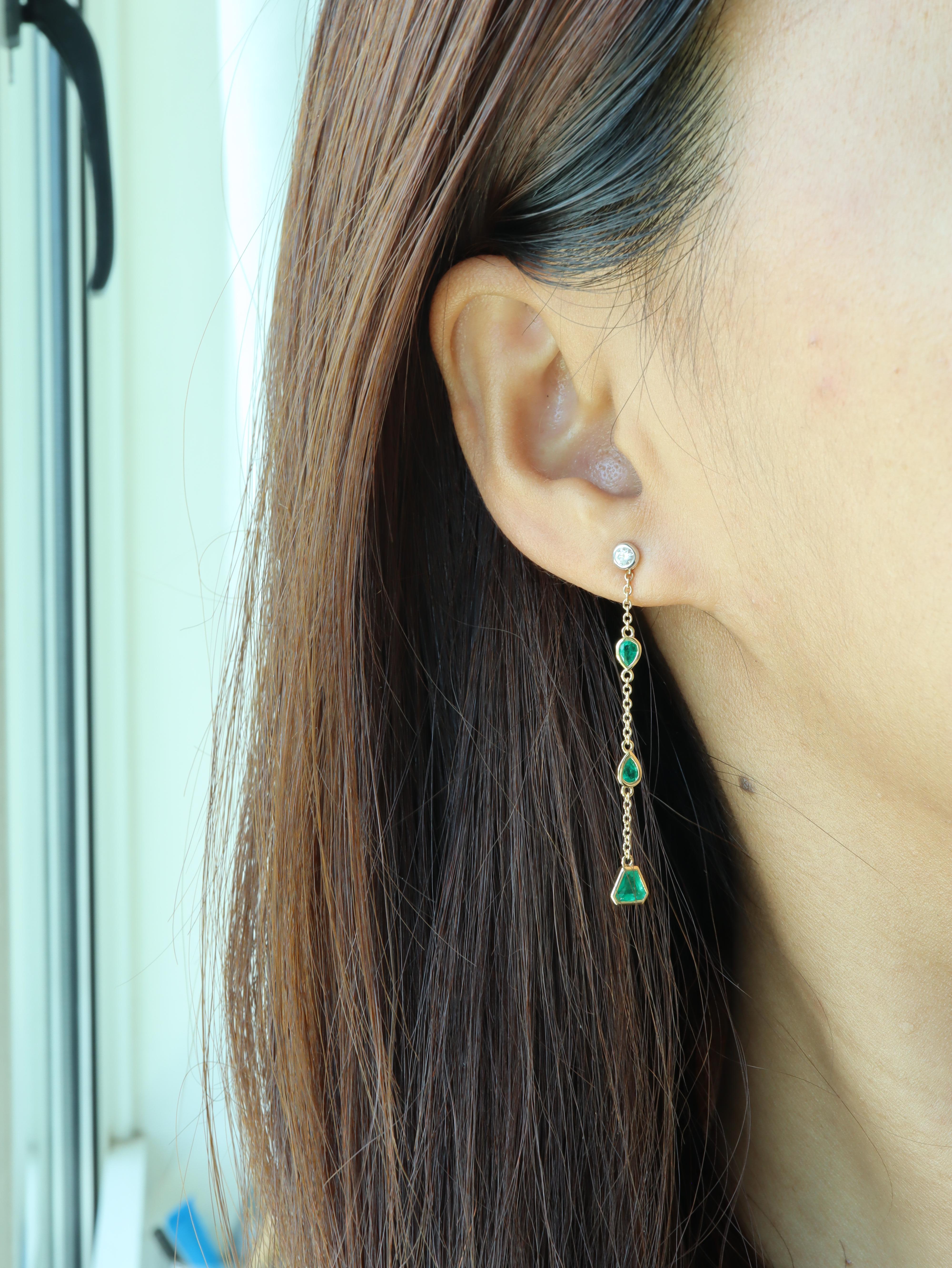 This Colombian emerald earring enhancer act as style boosters for your stud earrings or small huggie hoops. Attention is paid to detail, resulting in a clean and classy appearance. Whether you’re aiming for a casual look or dressing up for a special