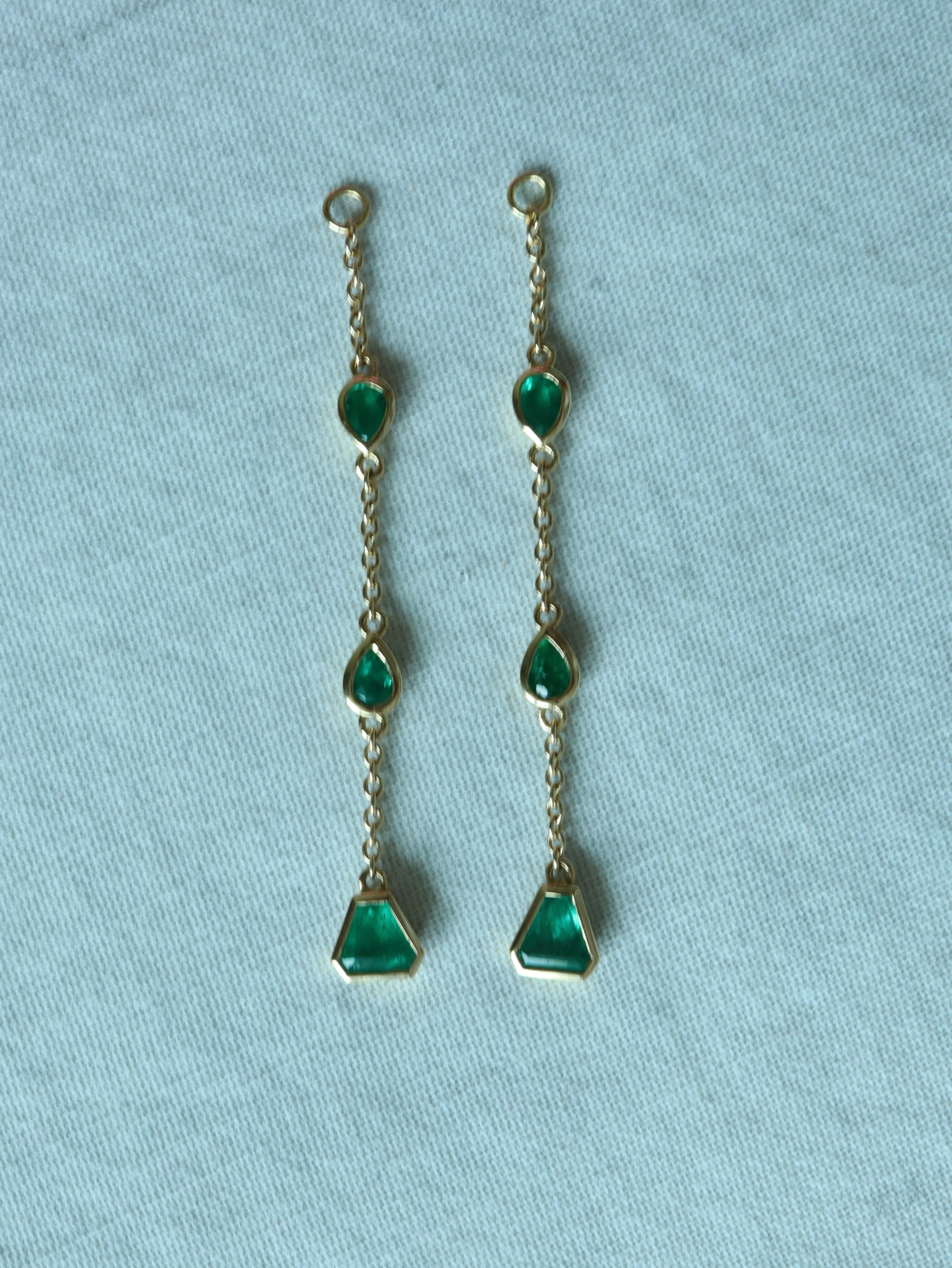 Art Deco Cluster Drop Colombian Emerald Earring Enhancer in 18k yellow Gold For Sale