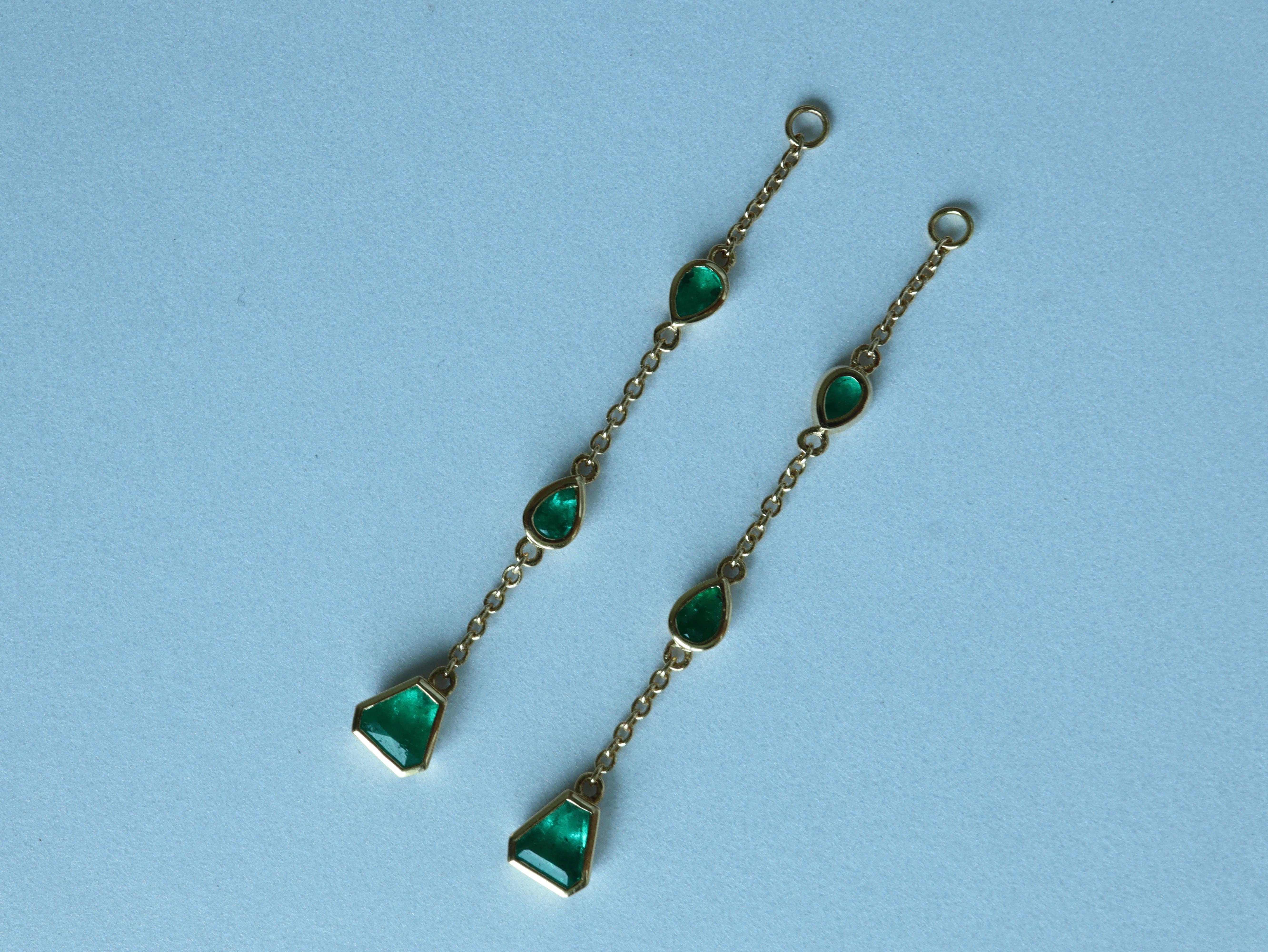 Cluster Drop Colombian Emerald Earring Enhancer in 18k yellow Gold In New Condition For Sale In Singapore, SG