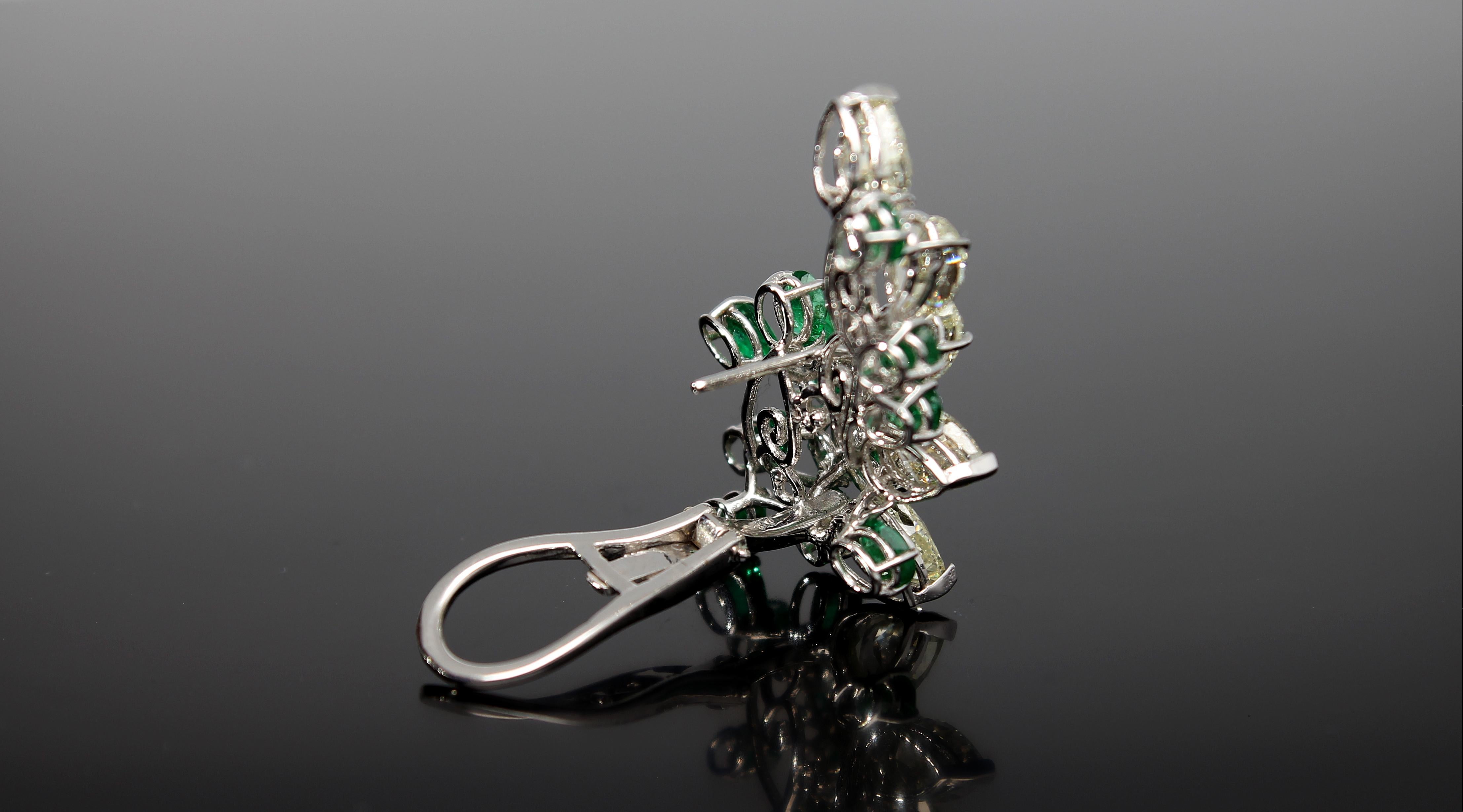 Cluster Earring of Diamonds and Pear-Cut Emeralds 18 Kt White Gold Made in Italy 5