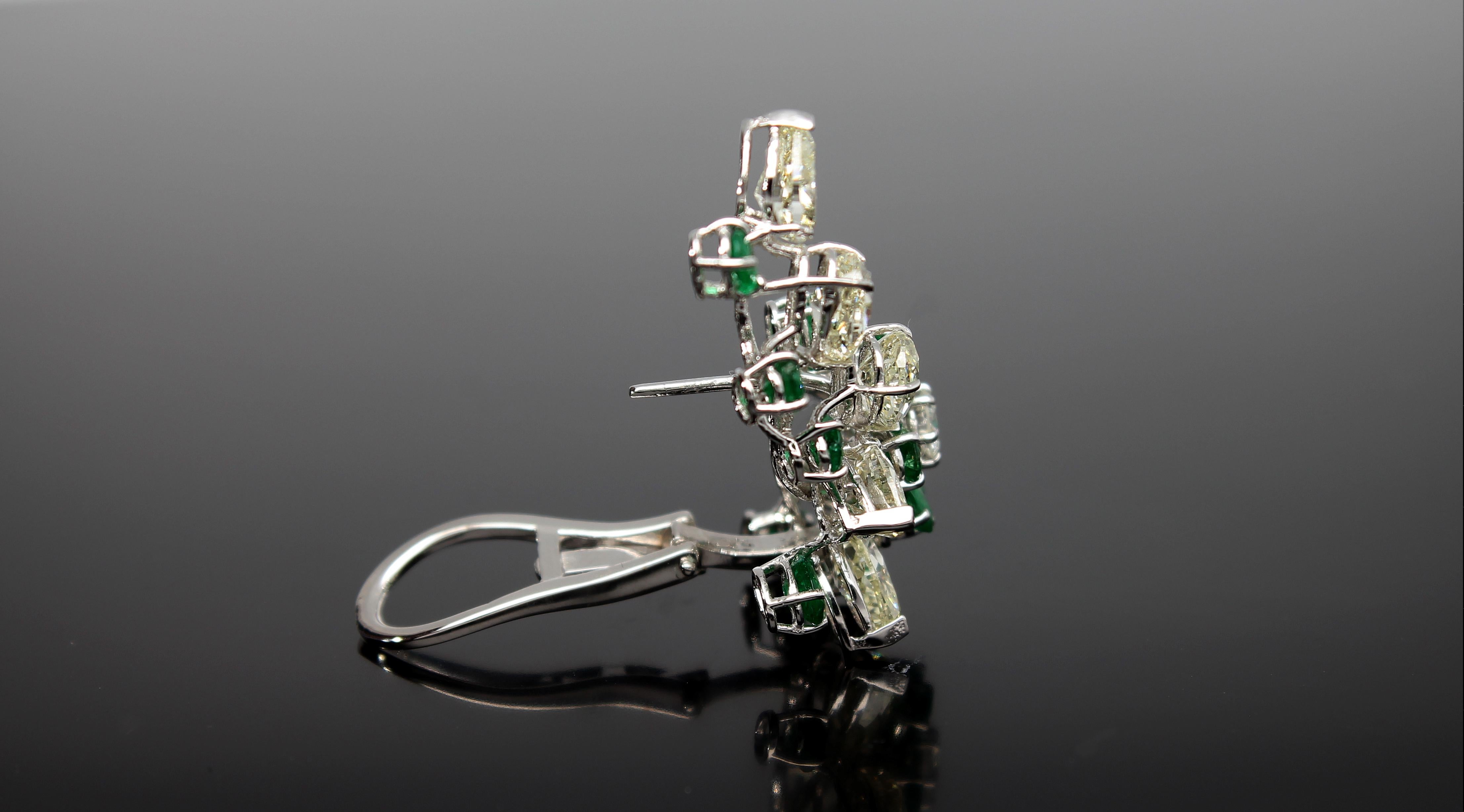 Cluster Earring of Diamonds and Pear-Cut Emeralds 18 Kt White Gold Made in Italy 6