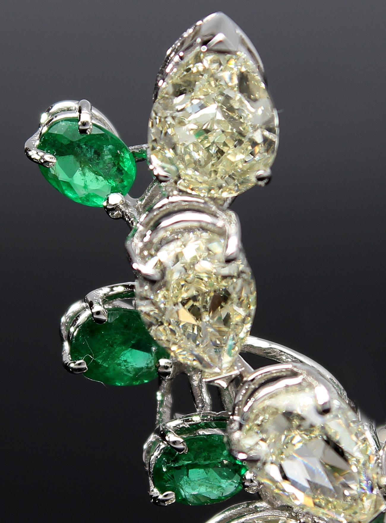 Cluster Earring of Diamonds and Pear-Cut Emeralds 18 Kt White Gold Made in Italy 9