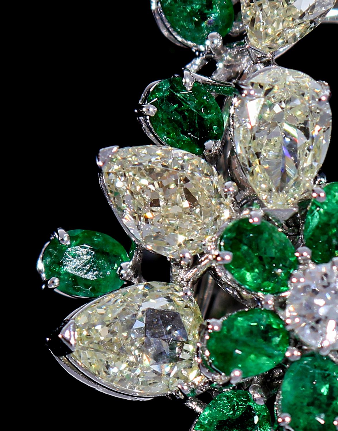 Cluster Earring of Diamonds and Pear-Cut Emeralds 18 Kt White Gold Made in Italy 12