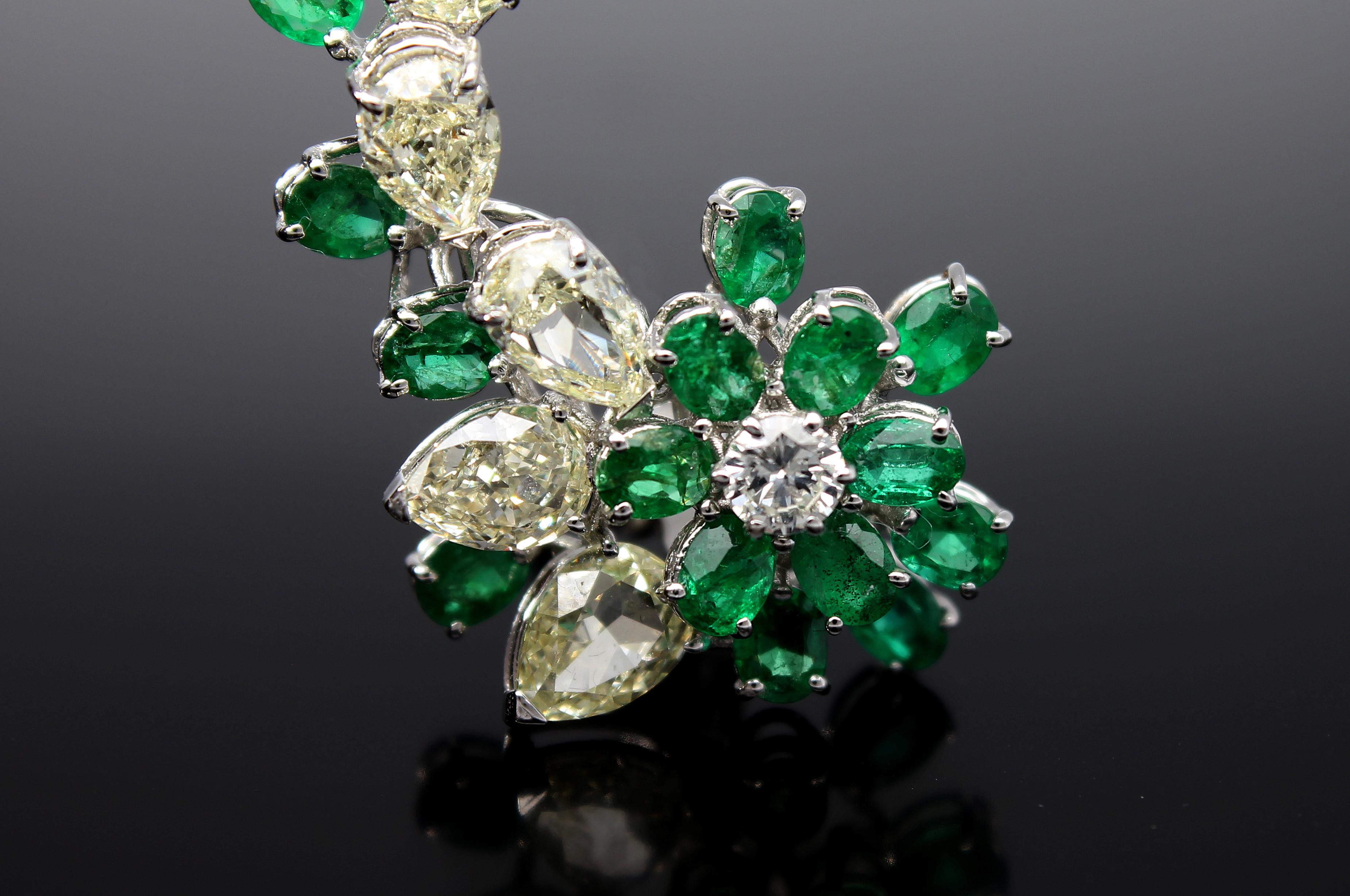 Cluster Earring of Diamonds and Pear-Cut Emeralds 18 Kt White Gold Made in Italy 13