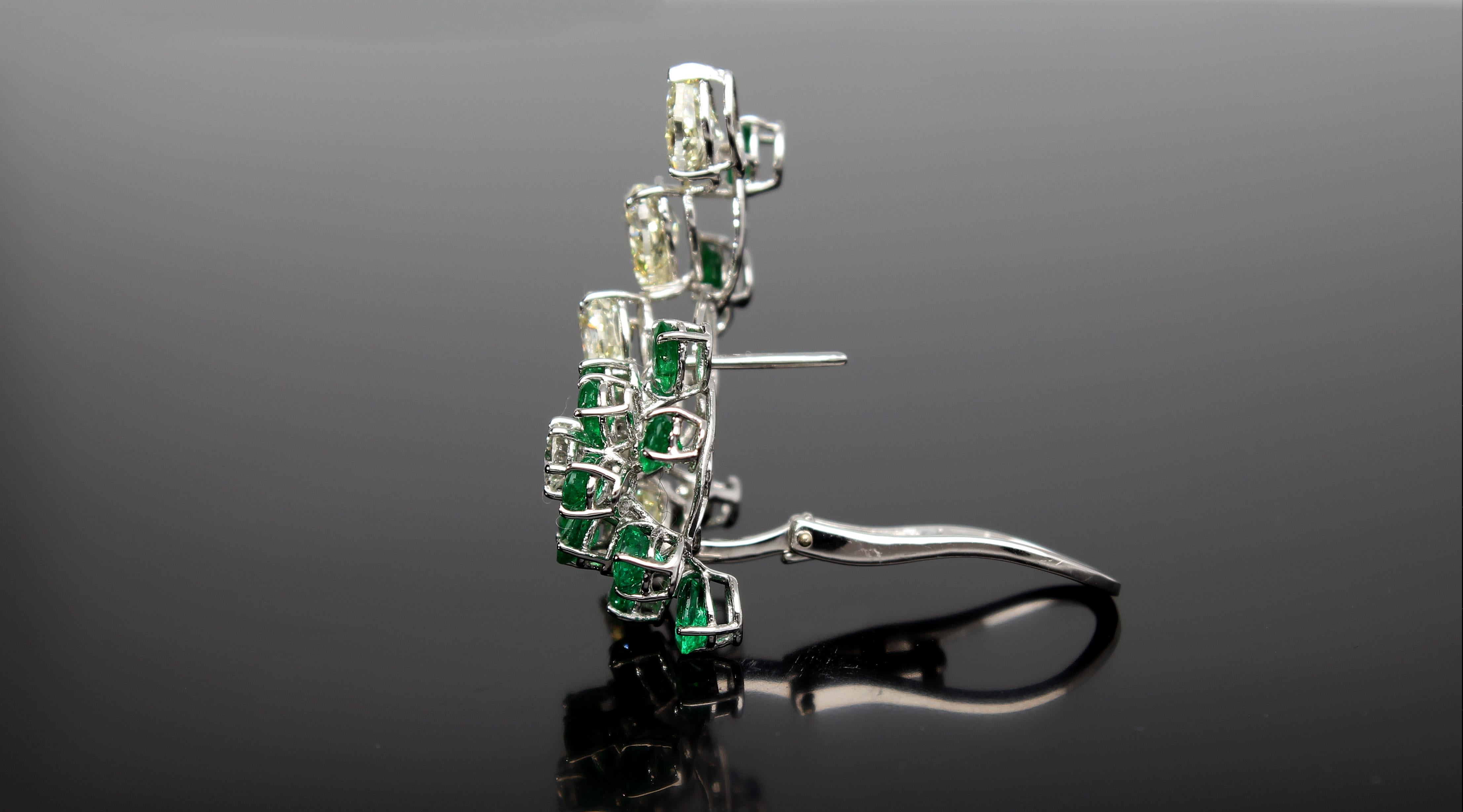 Women's Cluster Earring of Diamonds and Pear-Cut Emeralds 18 Kt White Gold Made in Italy