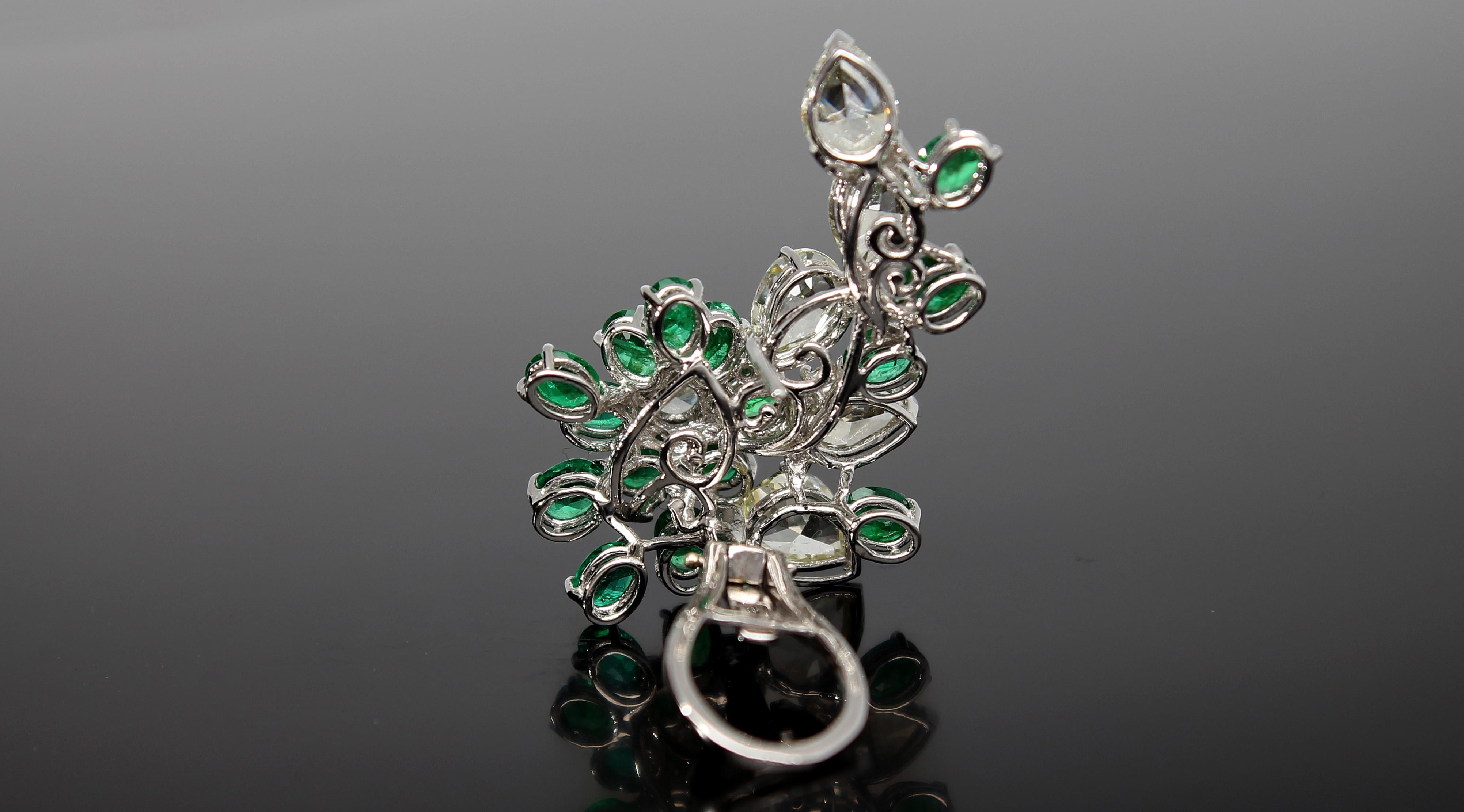 Cluster Earring of Diamonds and Pear-Cut Emeralds 18 Kt White Gold Made in Italy 3