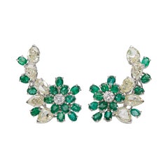 Boucles d'oreilles en grappe, avec diamants de 8,98 carats au total, émeraudes de 4,90 carats au total