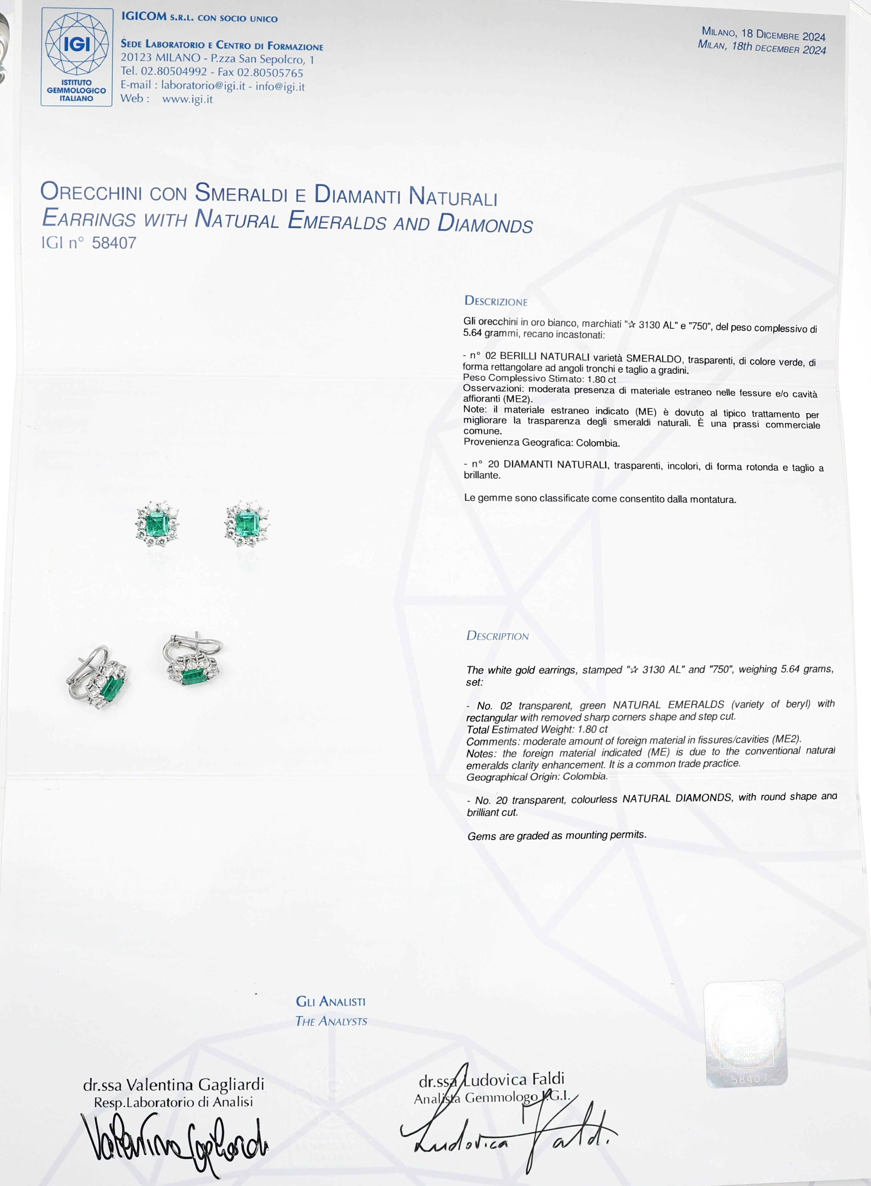 Orecchini a grappolo, smeraldi naturali da 1,80 carati e diamanti bianchi, oro bianco In condizioni Nuovo in vendita a Bergamo, BG