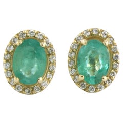 Cluster-Ohrringe aus 14 Karat Gelbgold mit Smaragd und Diamanten besetzt