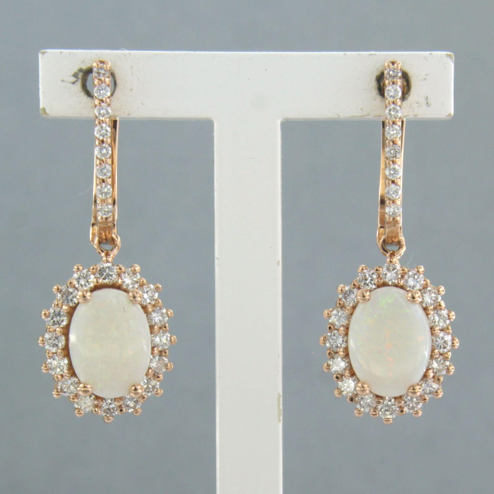 18k pink gold entourage earrings with opal and brilliant cut diamond up to 0.70ct - F/G – VS/SI

Detailed description:

the size of the earring is 2.6 cm long by 1.0 cm wide

Total weight 5.7 grams

set with

- 2 x 8.0 mm x 6.0 mm oval cabachon cut