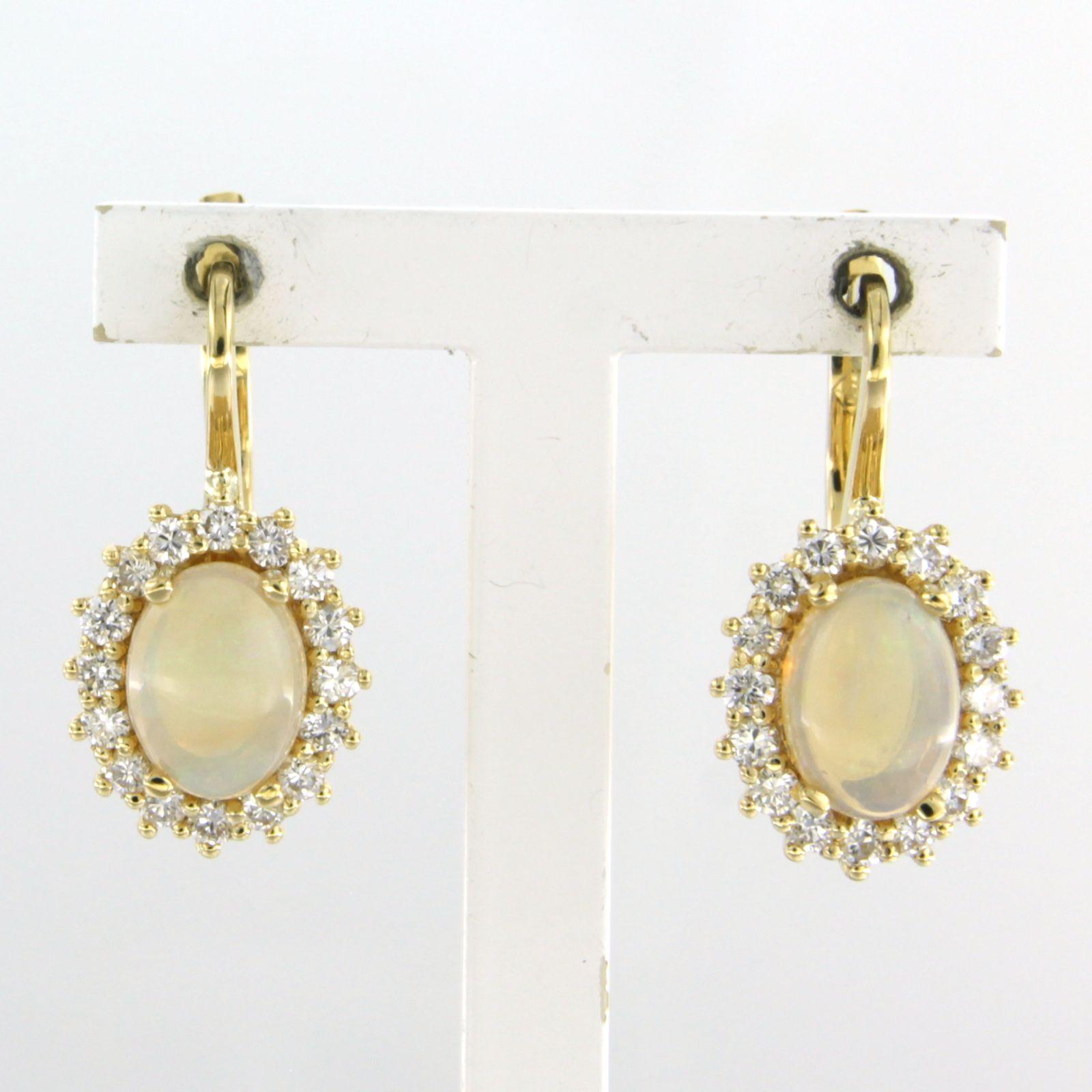 18k yellow gold earrings set with opal 1.80 ct and brilliant cut diamond 0.58 ct F/G VS/SI

Detailed description:

The earrings are 2.0 cm high and 1.0 cm wide

Total weight 5.4 grams

set with

- 2 x 8.0 mm x 6.0 mm oval cut opal

color: green,